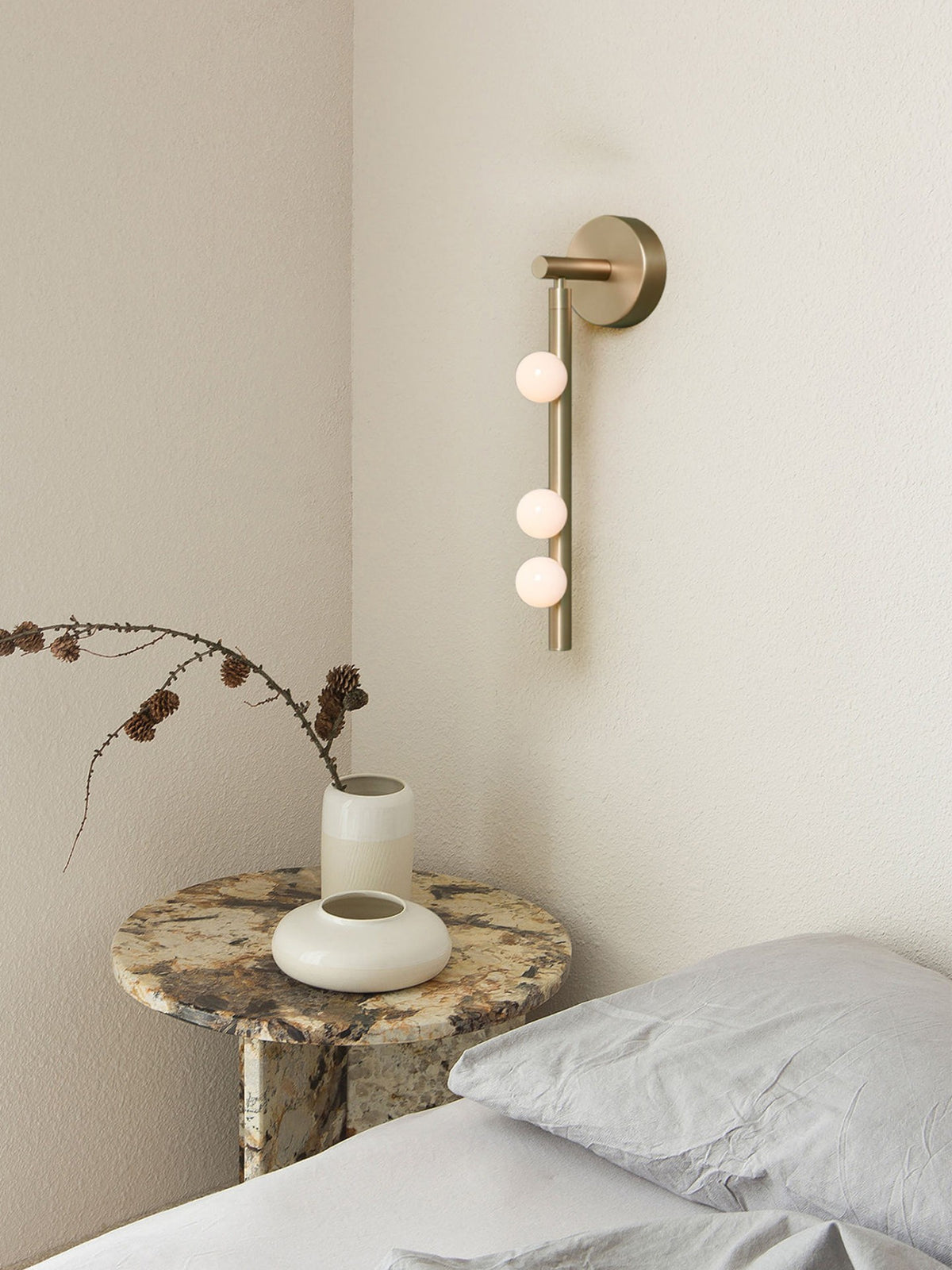 Modern Glass Globe Vertical Wall Sconce - 01 01-scene-modern-globe-vertical-wall-sconce-bedroom