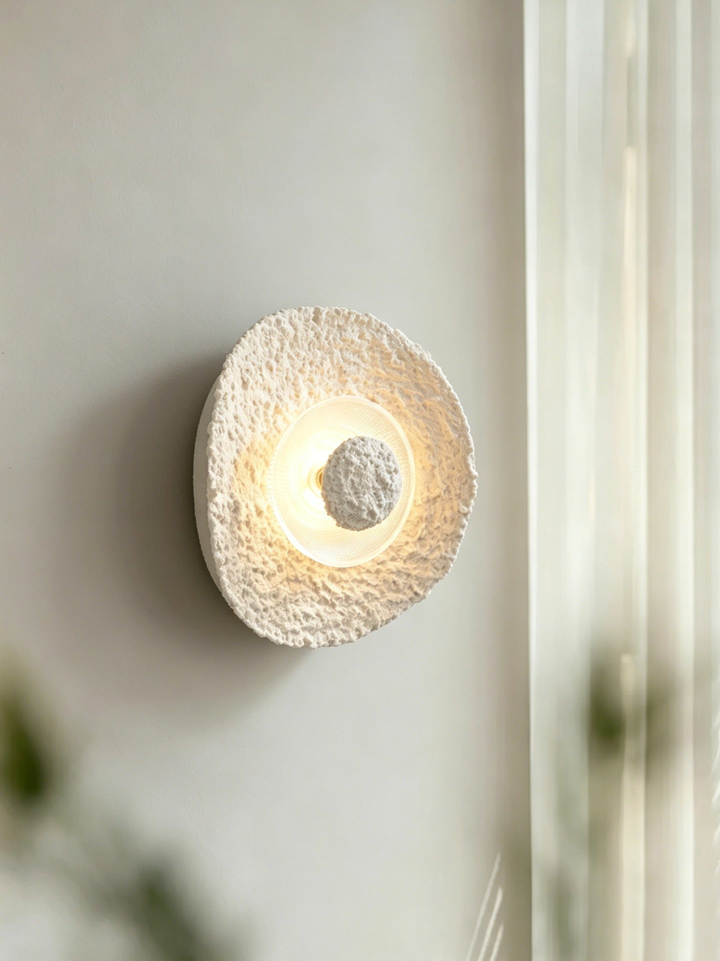 Textured Alabaster Disc Wall Sconce - 14 01-source-scene-1