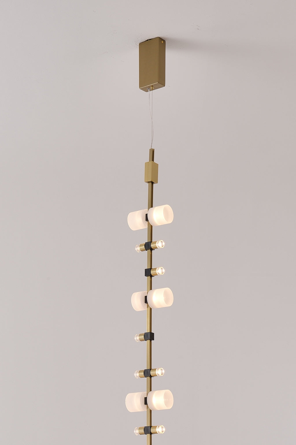 High-resolution real view of the Royal vertical pendant canopy, suspension and illuminated diffuser sequence