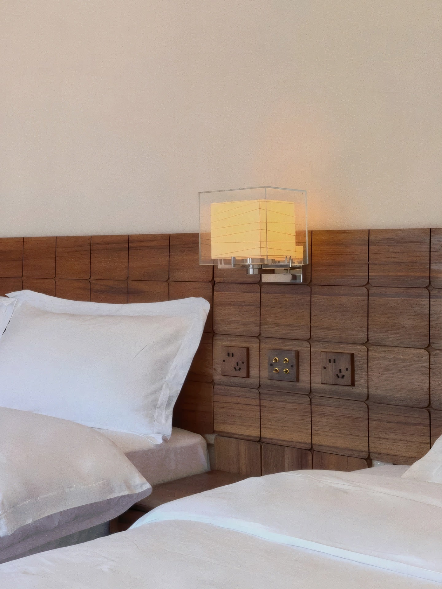 Modern Square Glass Wall Sconce - 03 02-source-scene-2