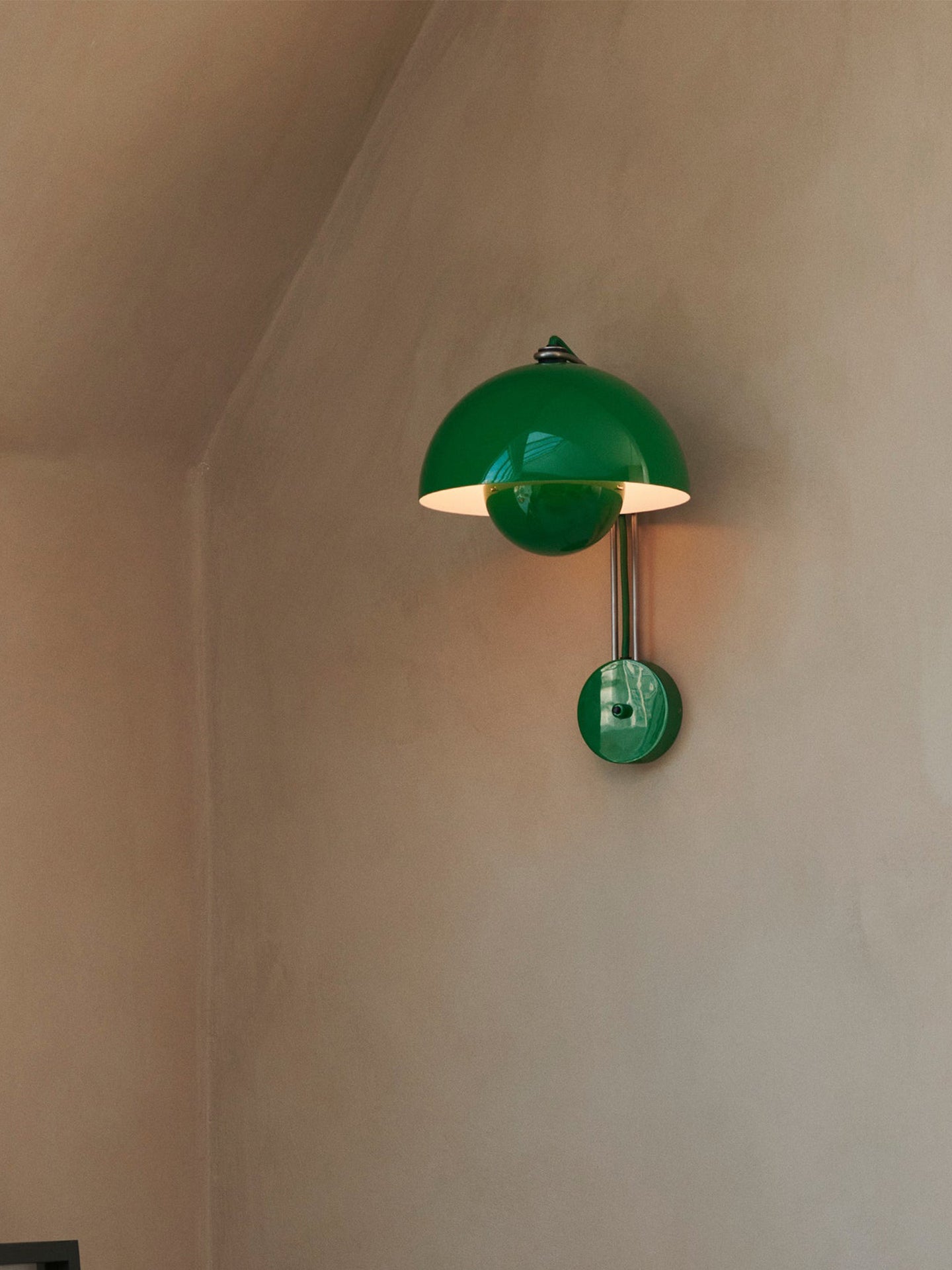 Modern Glossy Dome Wall Sconce - 15 02-source-scene-2