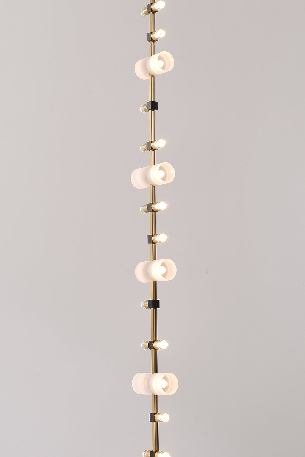High-resolution real view of the Royal vertical pendant brushed copper rail and black connector details
