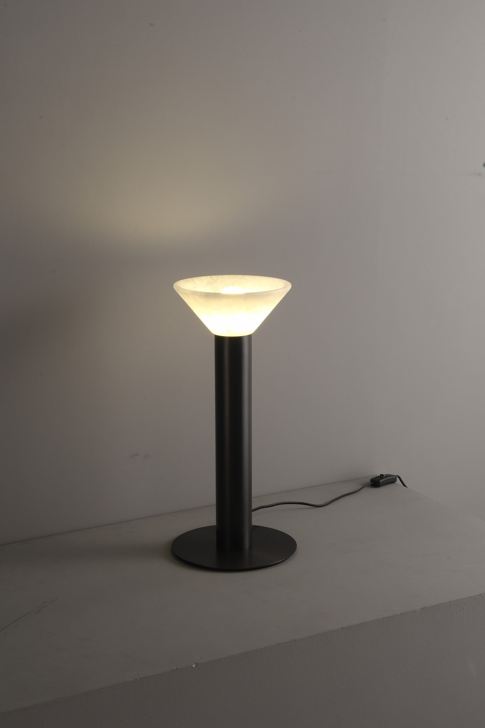 Modern Alabaster Bowl LED Table Lamp - 16 05-real-lit-black-alabaster-table-lamp