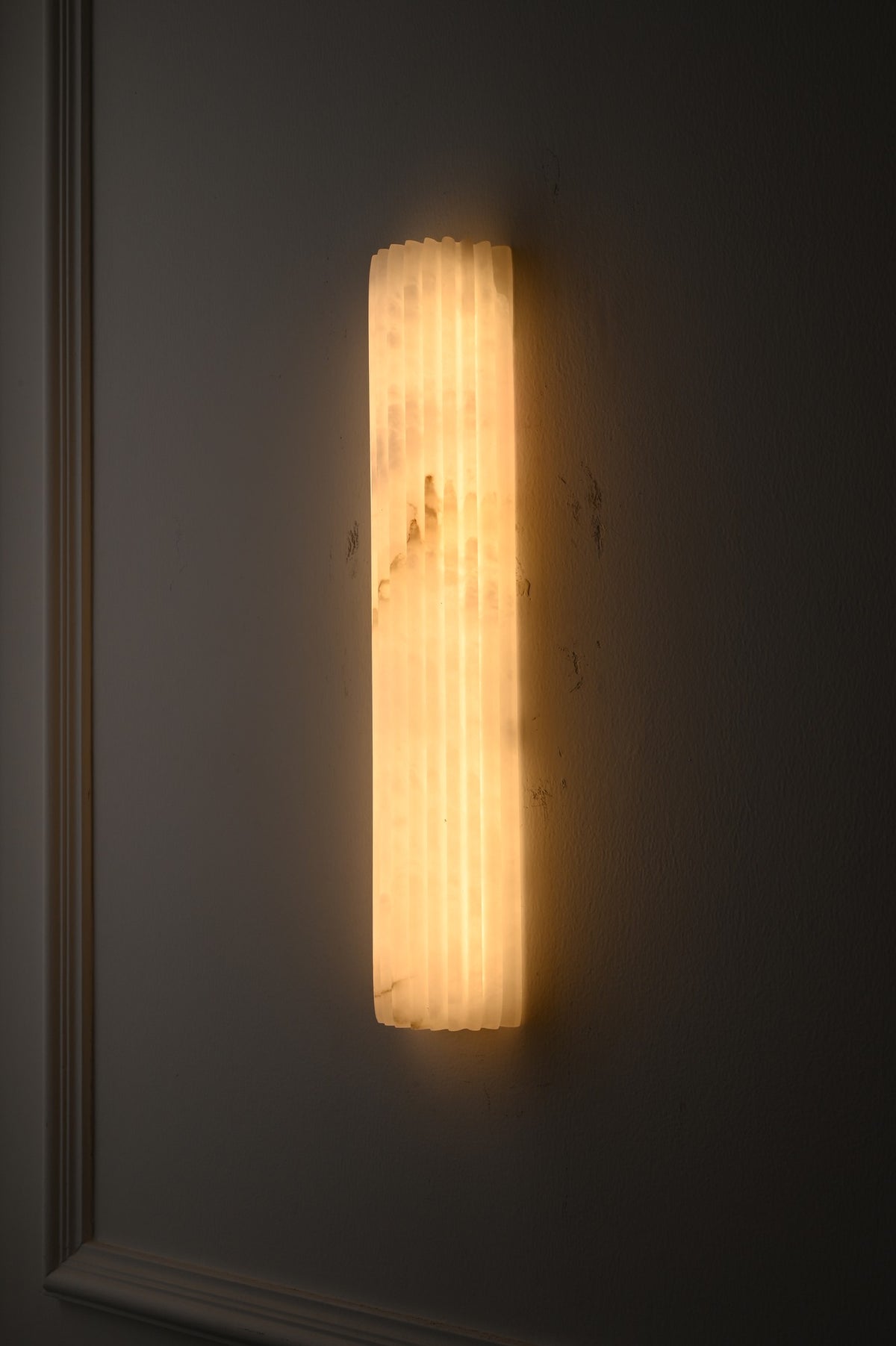 Modern Fluted Alabaster Wall Sconce - 05 real photo 1