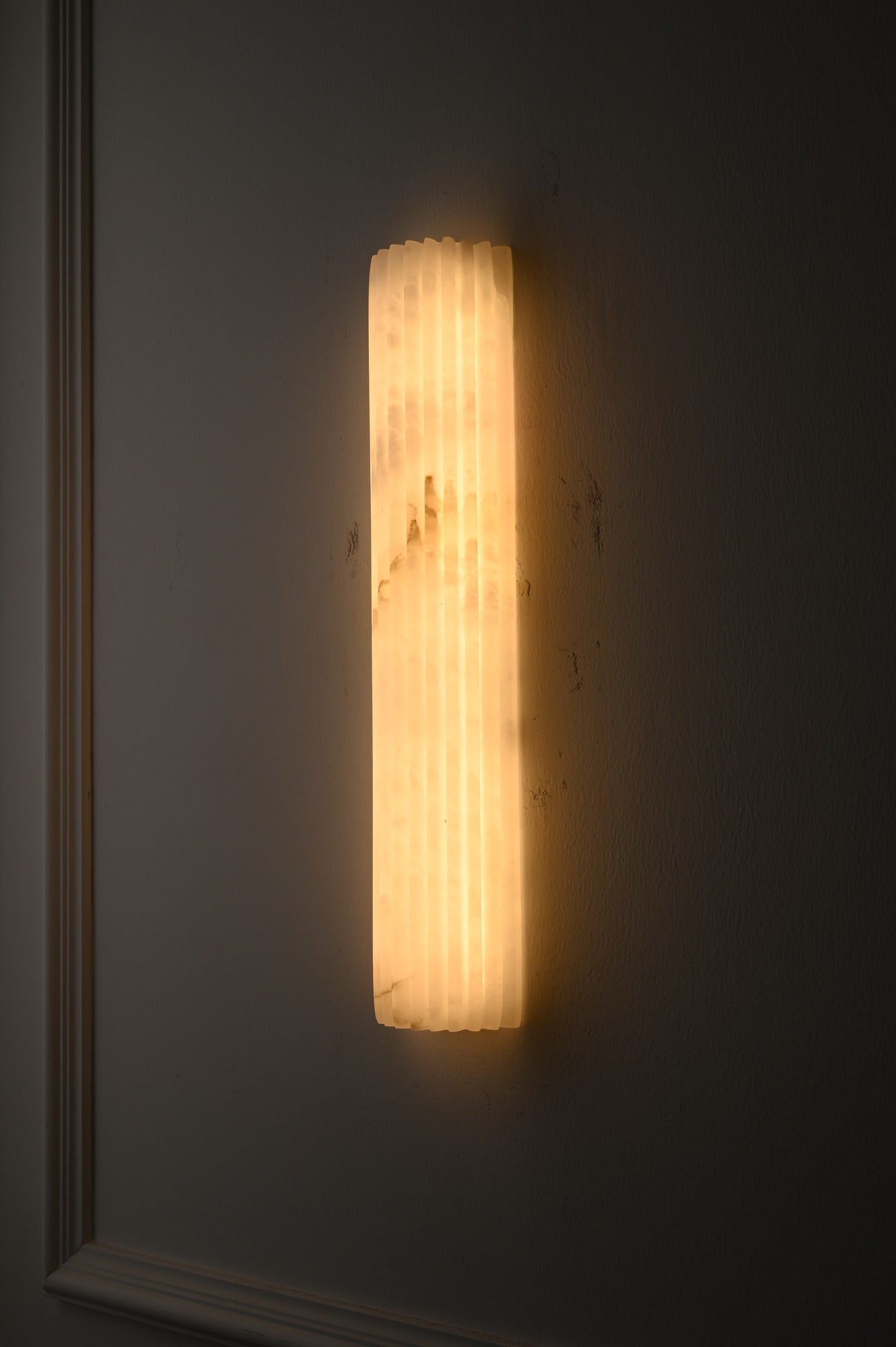 Modern Fluted Alabaster Wall Sconce - 05 real photo 1
