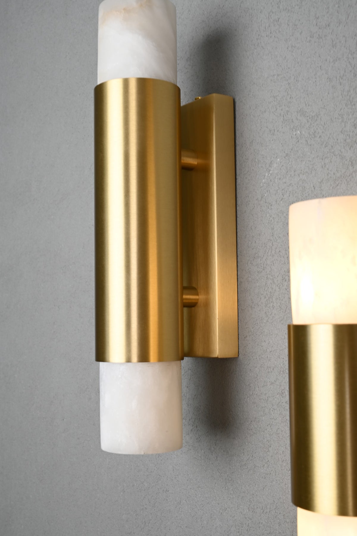 Modern Alabaster Slim Cylinder Wall Sconce - 06 06-real-front-detail