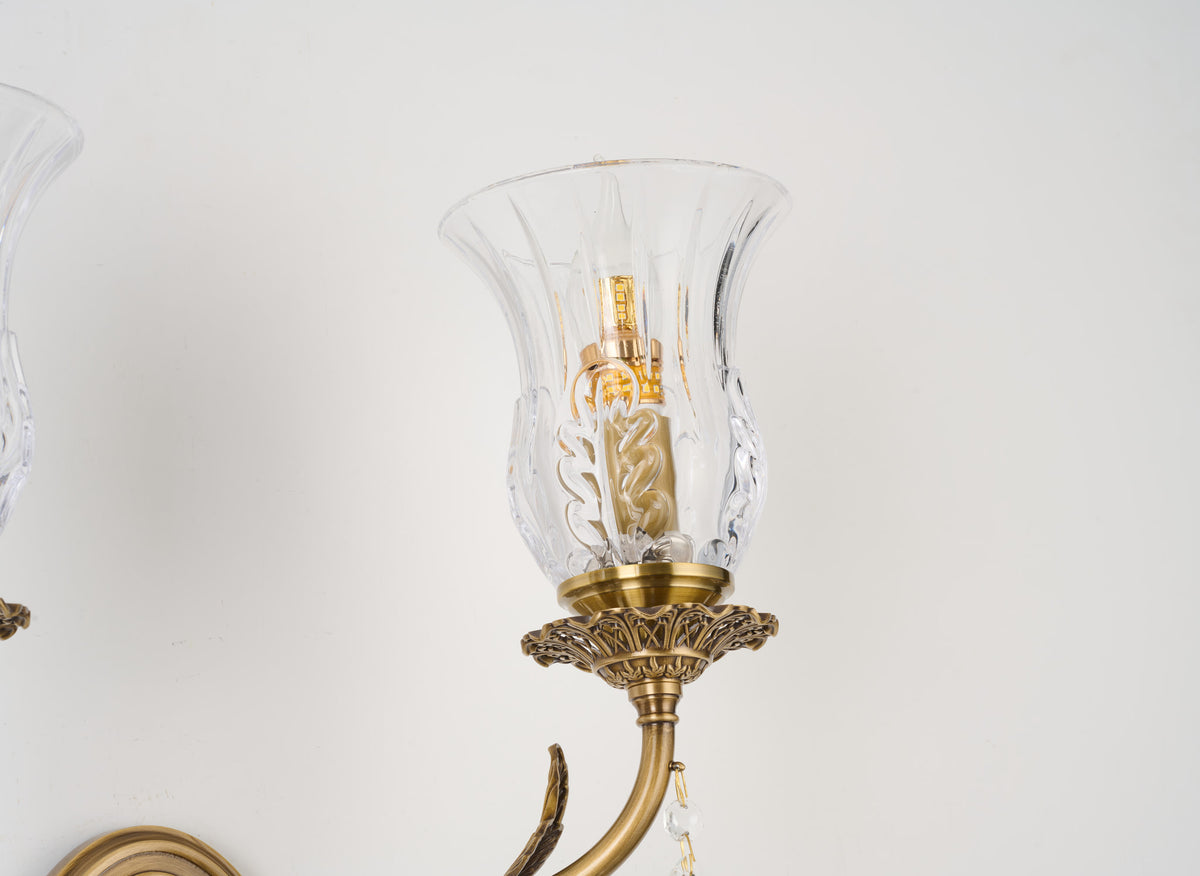 Supplier real detail of the Vitrelaine curved wall-sconce arm and glass shade