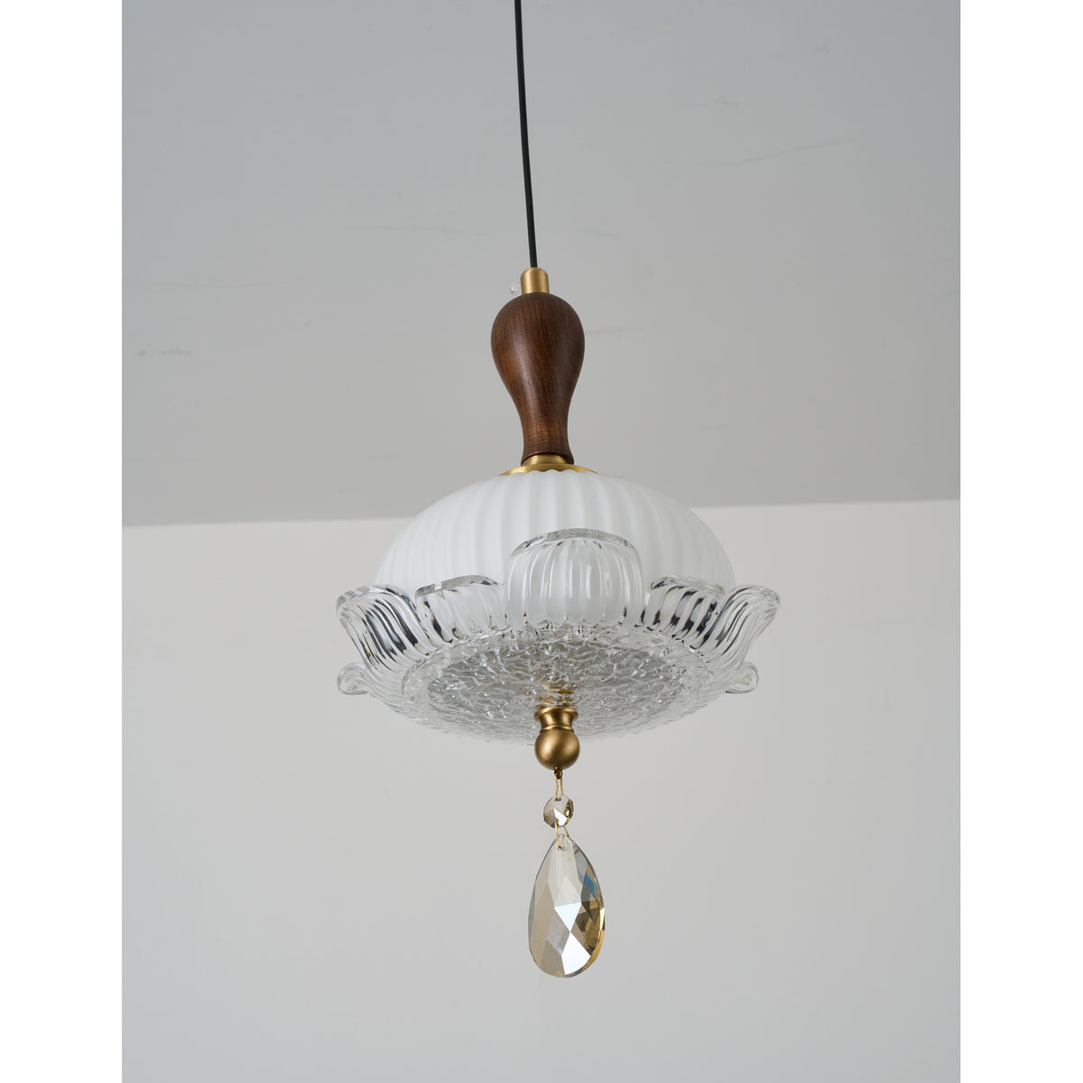 Supplier real detail photograph of Valloren Pendant A clear flower-petal collar and crystal detail unlit