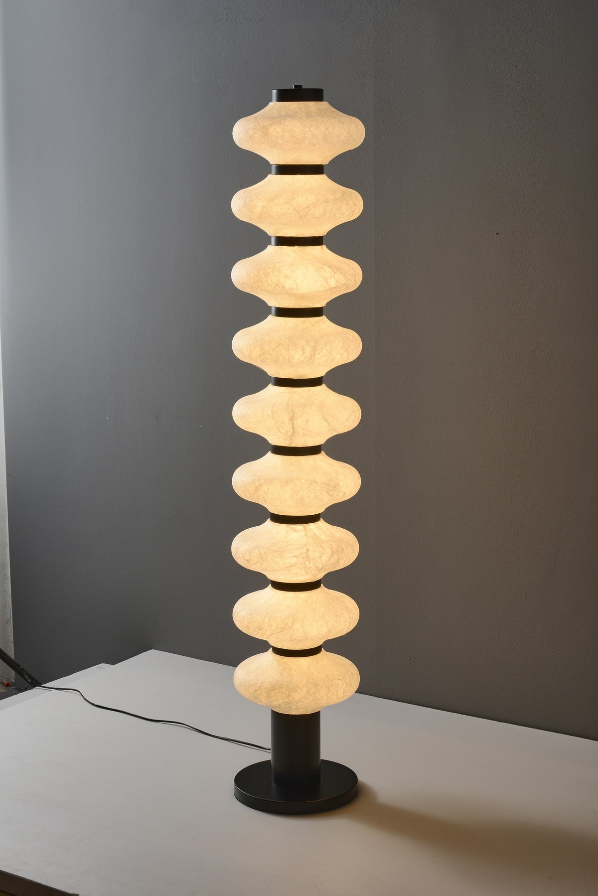 Modern Mulberry Silk Stacked Floor Lamp in Matte Black and White - 08 08-product-base-detail