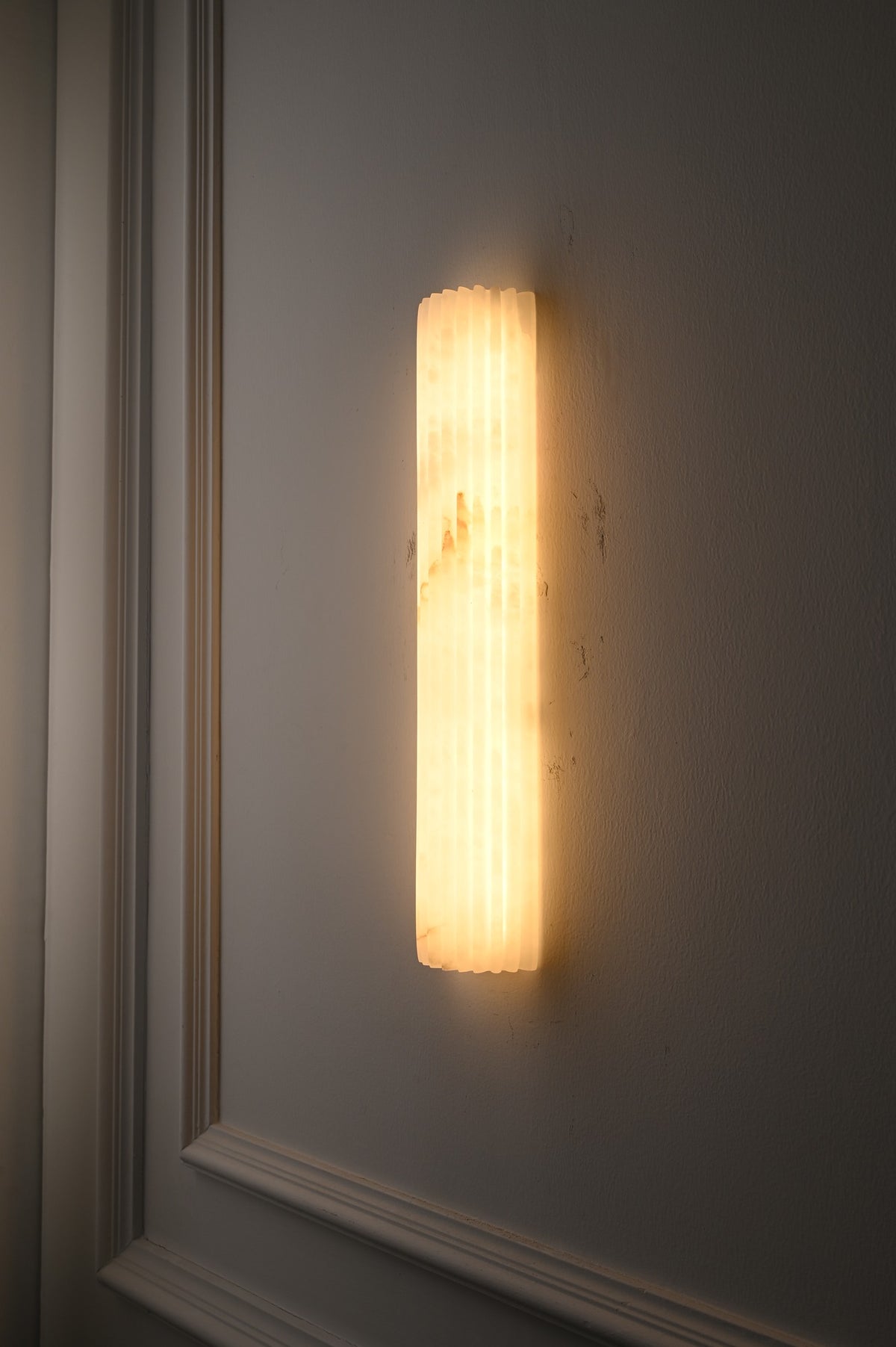 Modern Fluted Alabaster Wall Sconce - 08 real photo 4