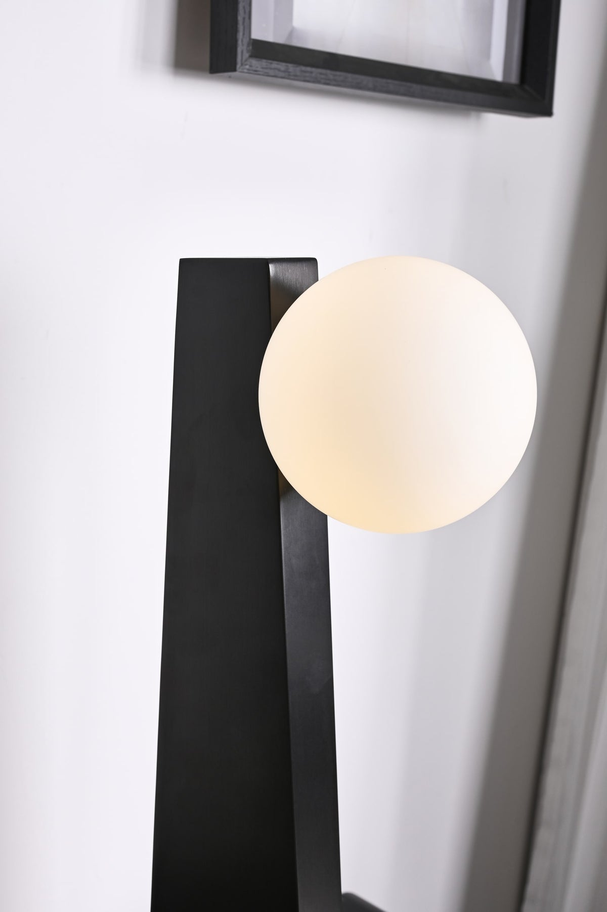 Modern Tapered Globe Table Lamp - 08 08-real-shot-tapered-globe-table-lamp-globe-detail