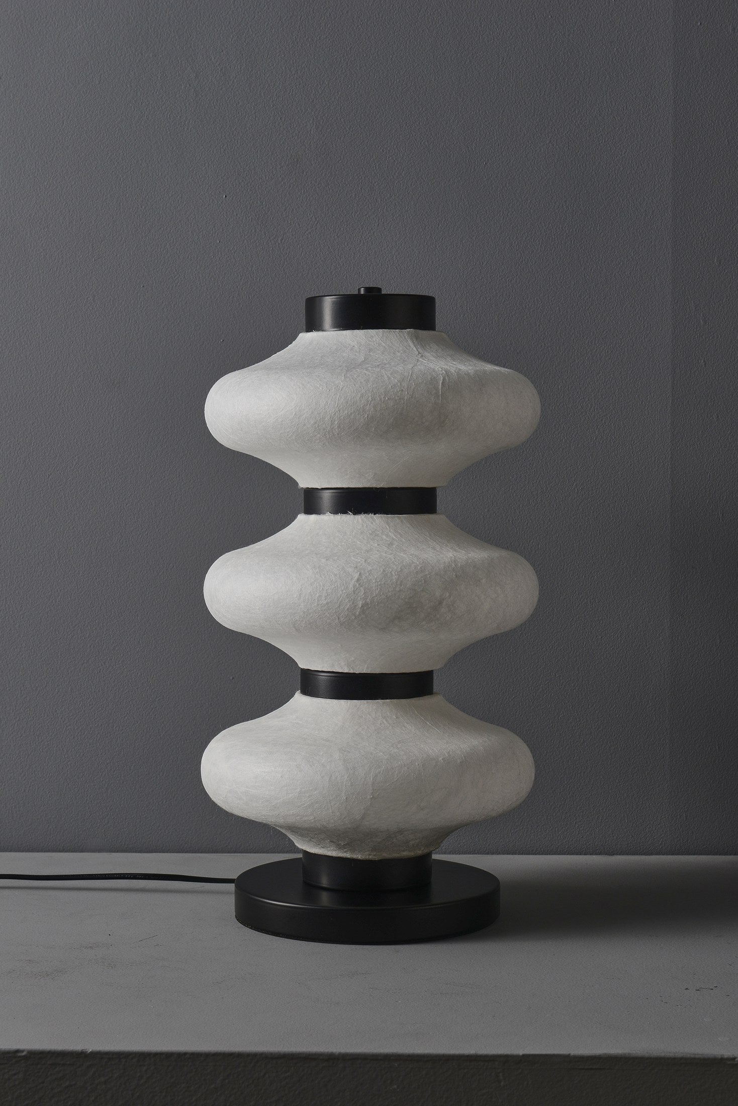 Modern Mulberry Silk Stacked Table Lamp in Matte Black and White - 09 09-detail-base