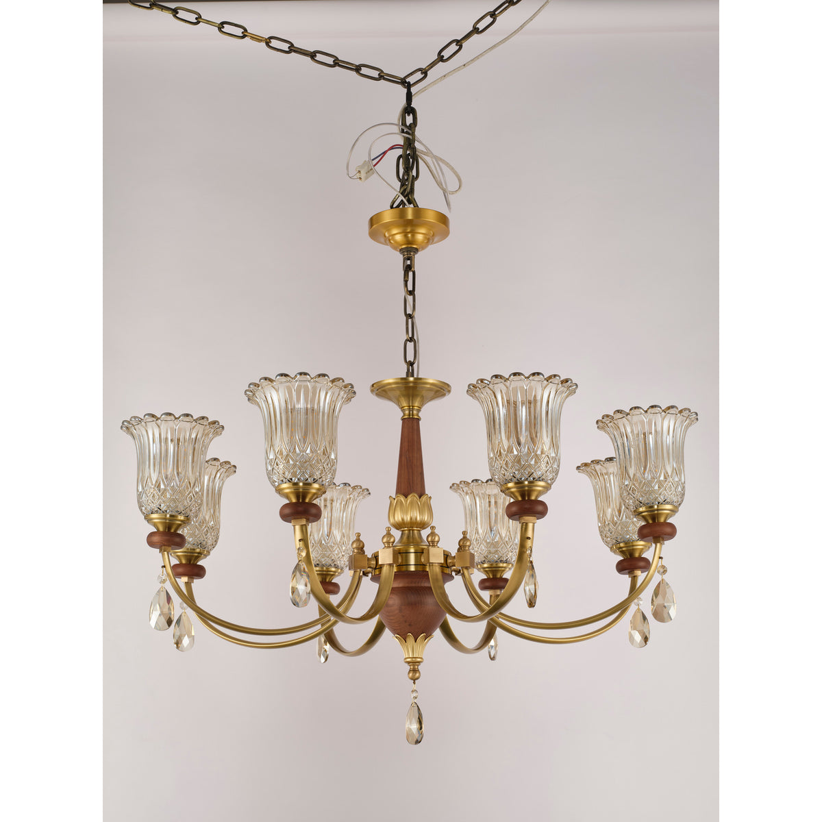 Supplier real product photograph of the eight-light single-tier chandelier