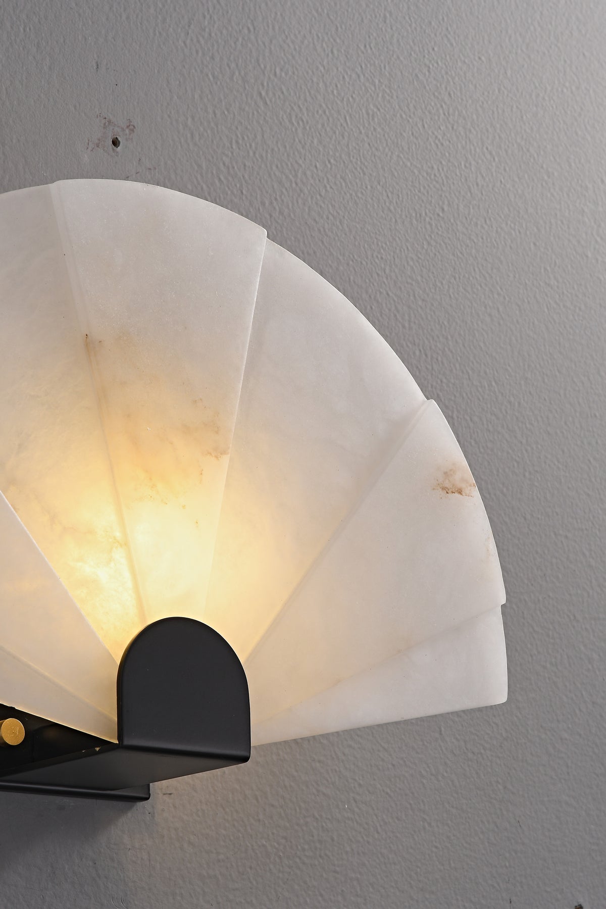 Modern Snowflake Alabaster Fan Wall Sconce in Matte Black - 09 09-real-close-lit