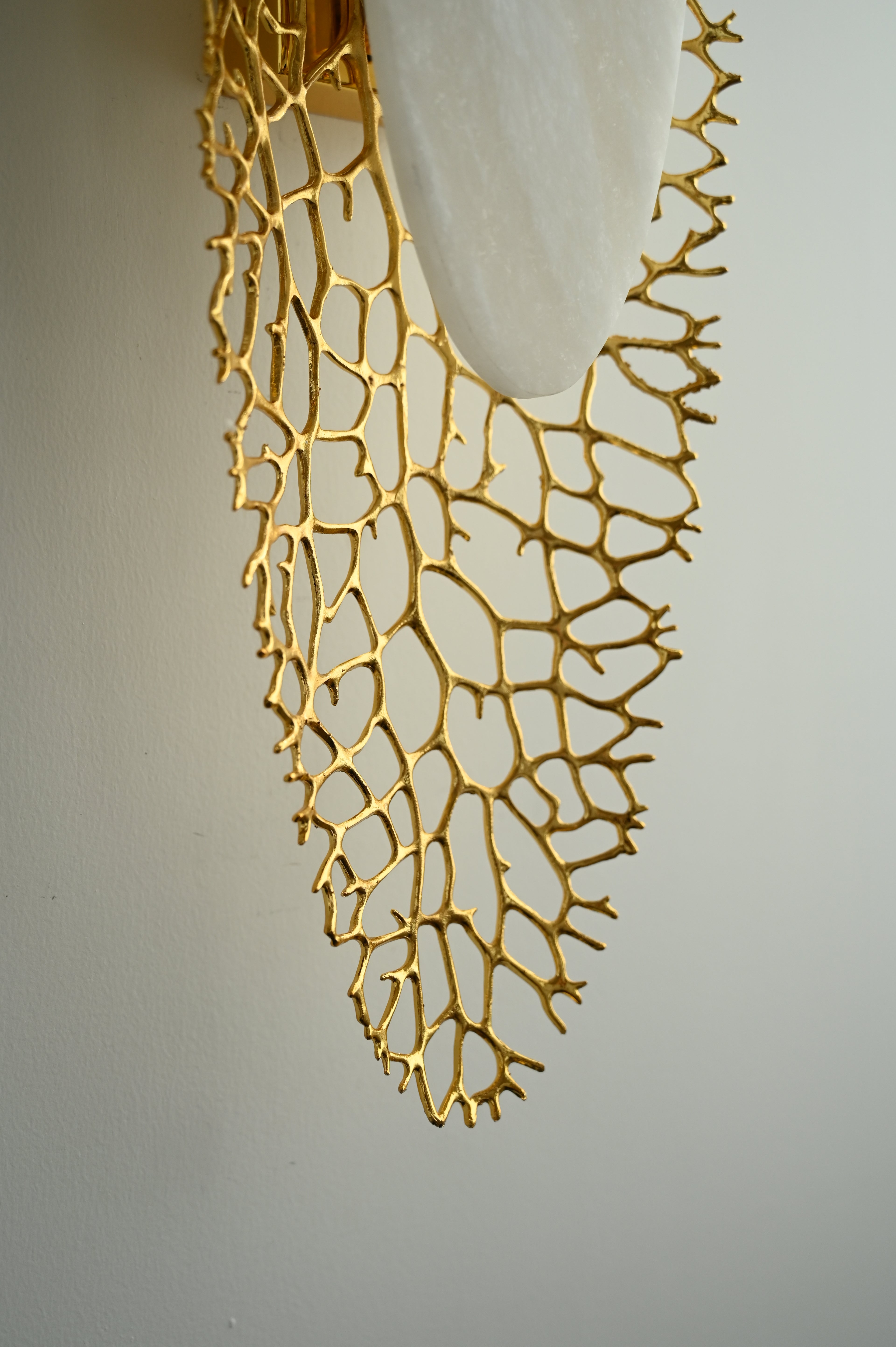 Modern Alabaster Coral Wall Sconce in Natural Brass - 09 09-real-detail-lower