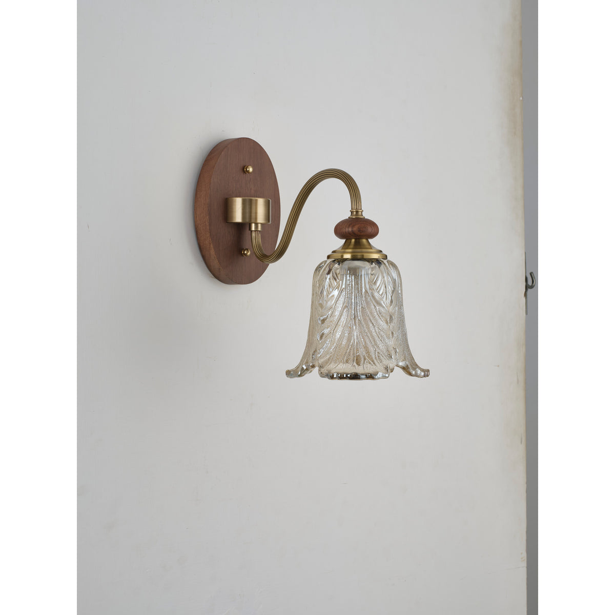 Real side product photograph of the wall sconce