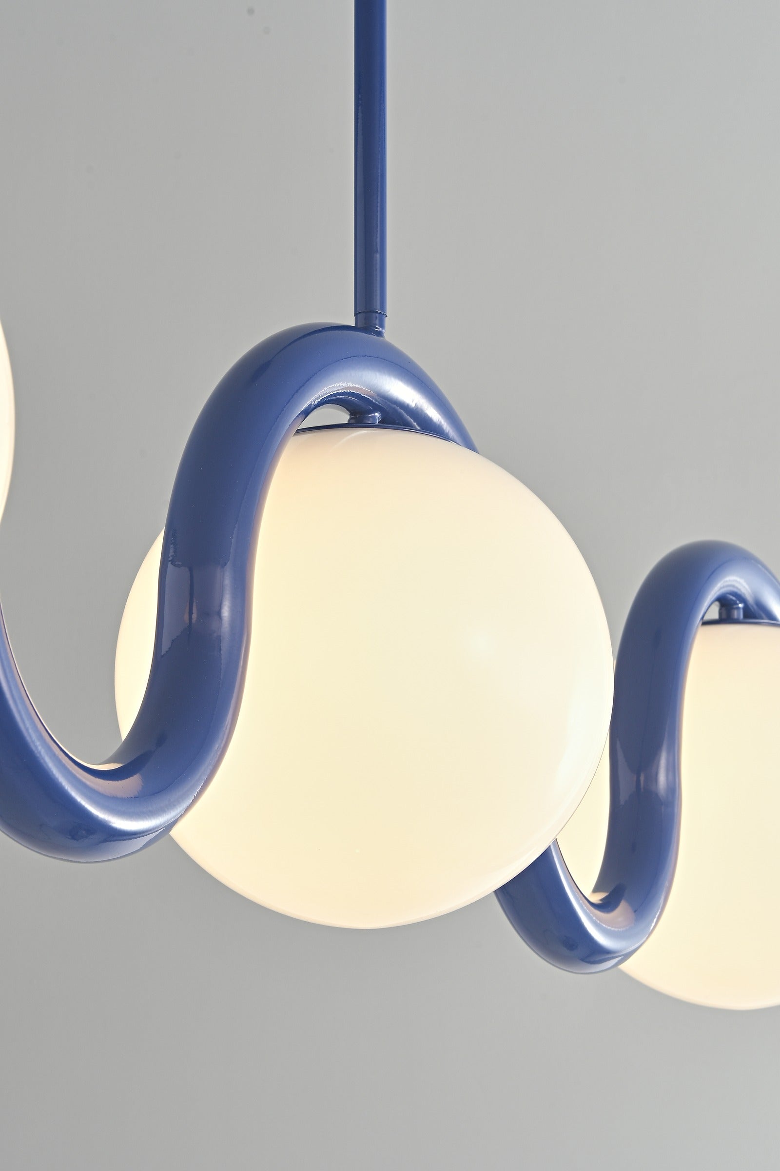 Colorful Wave Linear Globe Pendant Light - 21 10-real-detail-4