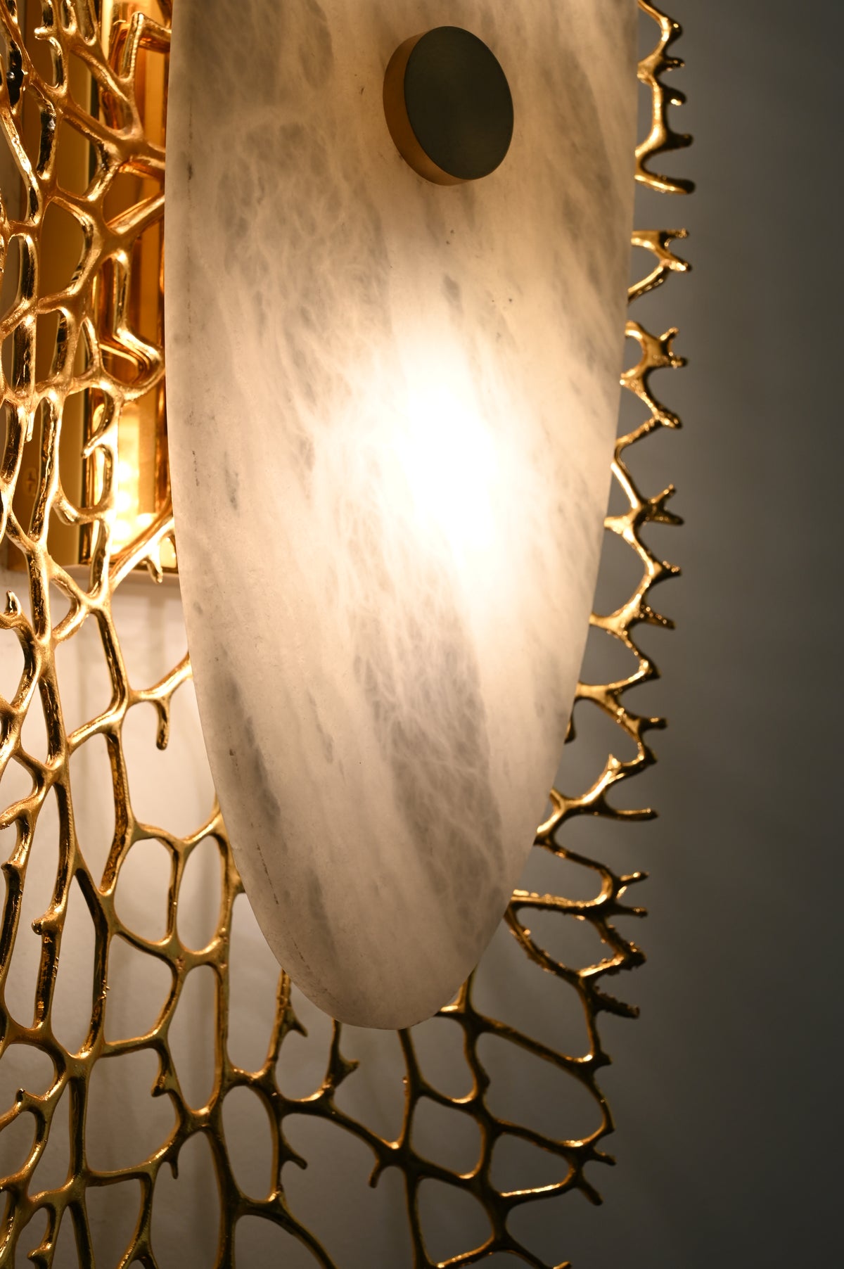 Modern Alabaster Coral Wall Sconce in Natural Brass - 10 10-real-glow-close