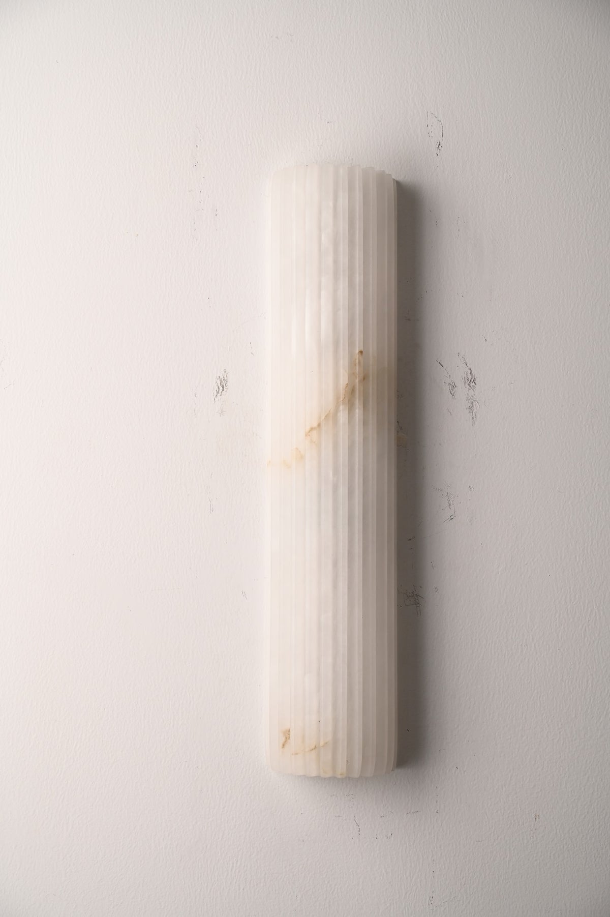Modern Fluted Alabaster Wall Sconce - 10 real photo 6