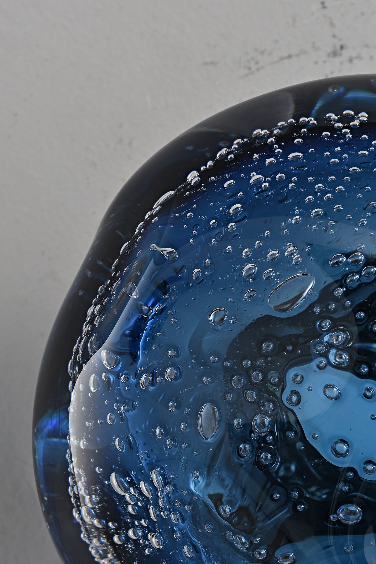 Modern Crystal Glass Globe Wall Sconce - 10 10-real-shot-crystal-glass-globe-wall-sconce-texture