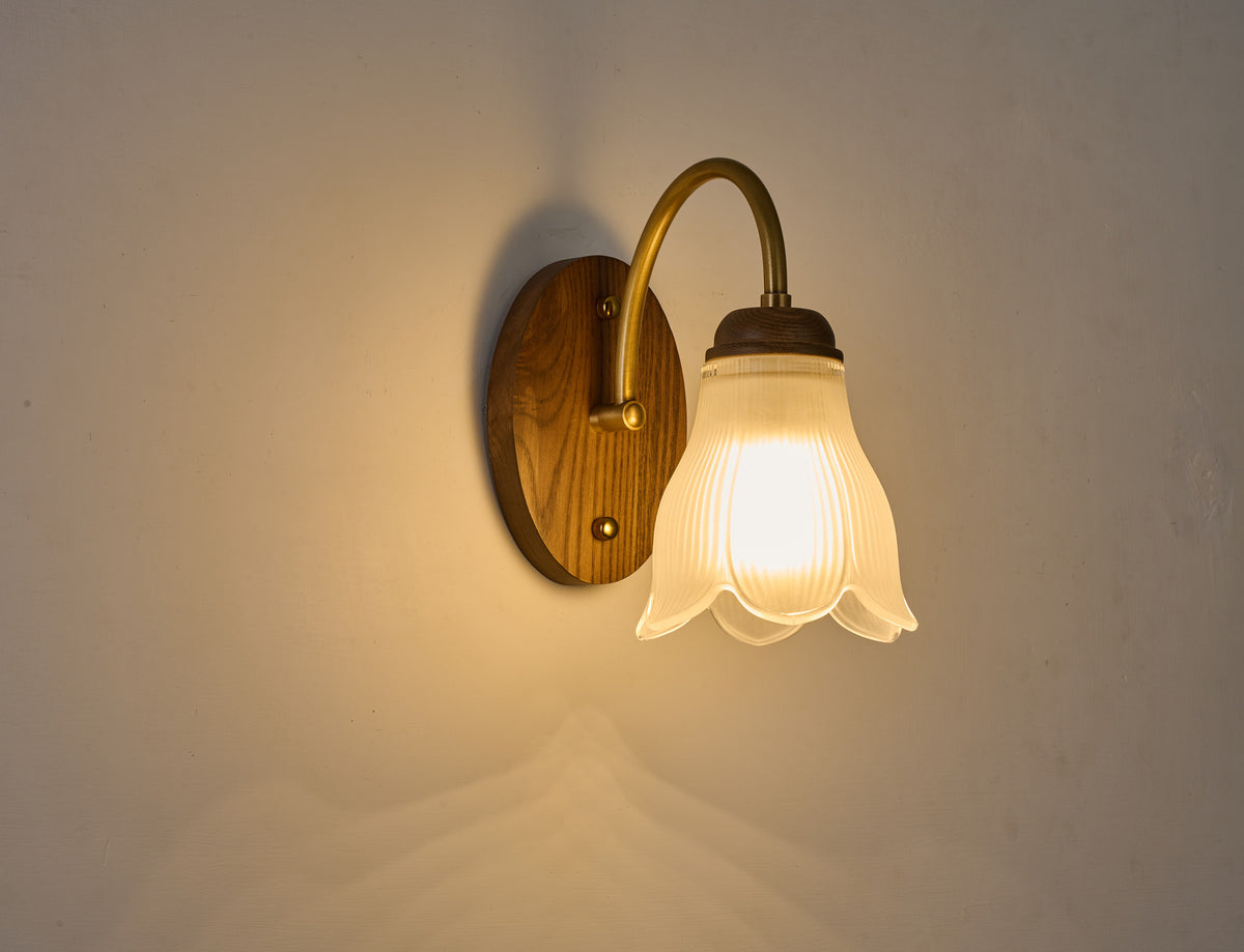 Cloveraine Fluted Petal Glass Wall Sconce supplier real complete product photograph 2 for AL-GINX-5917-1B