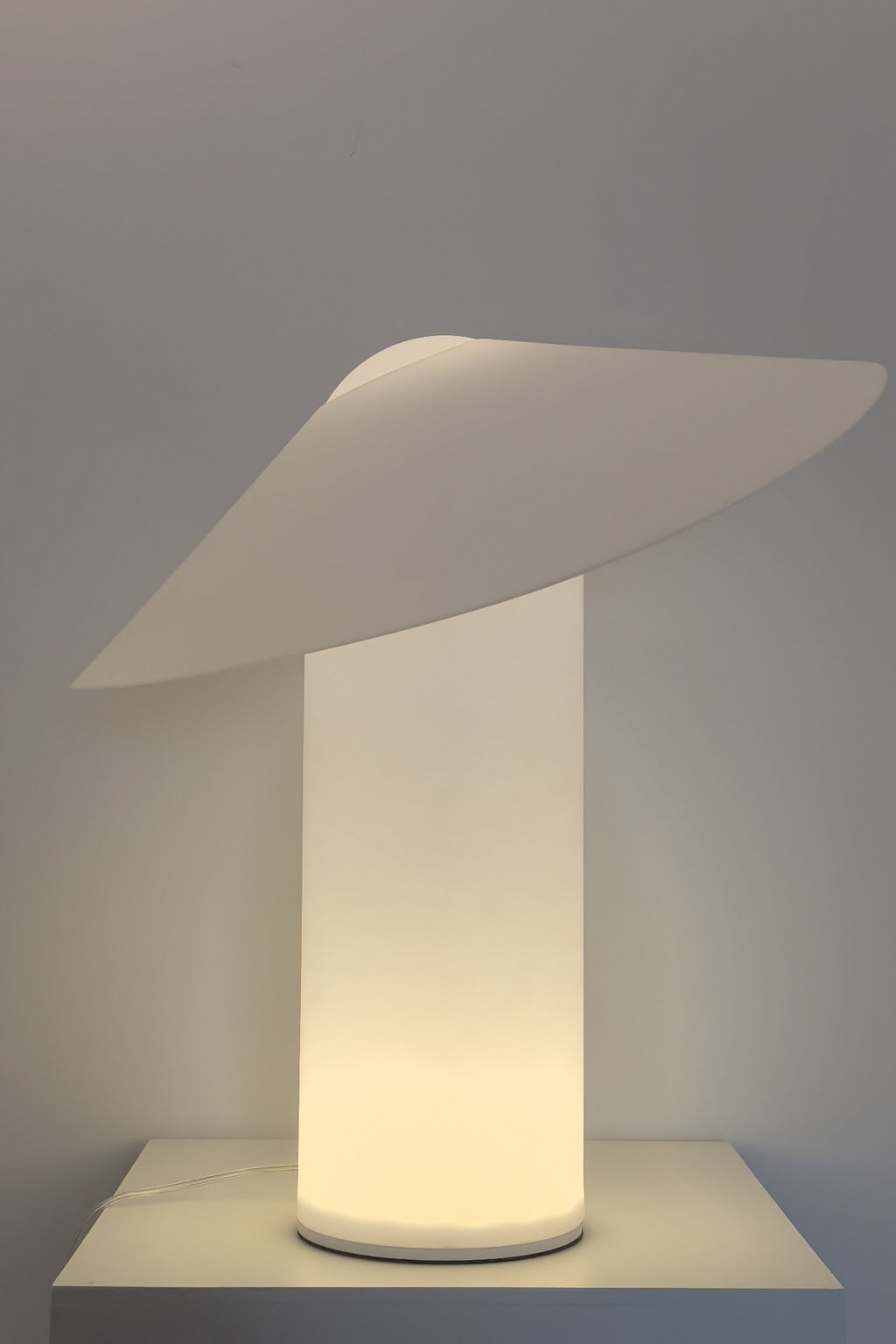 Velaire Sculptural Wing Table Lamp overall real view 9