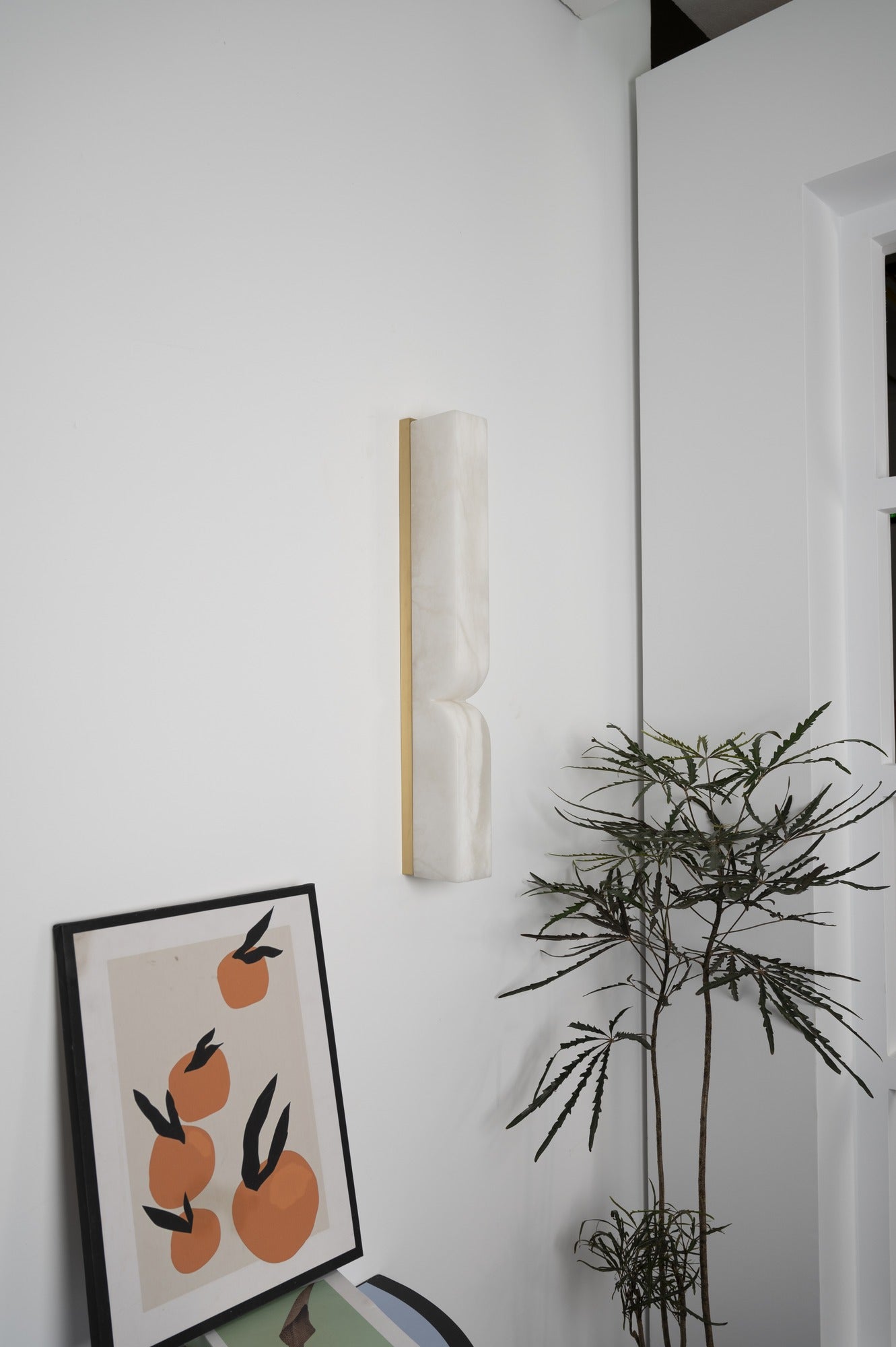 Modern Spanish Alabaster Linear Wall Sconce in Natural Brass - 12 real photo 6