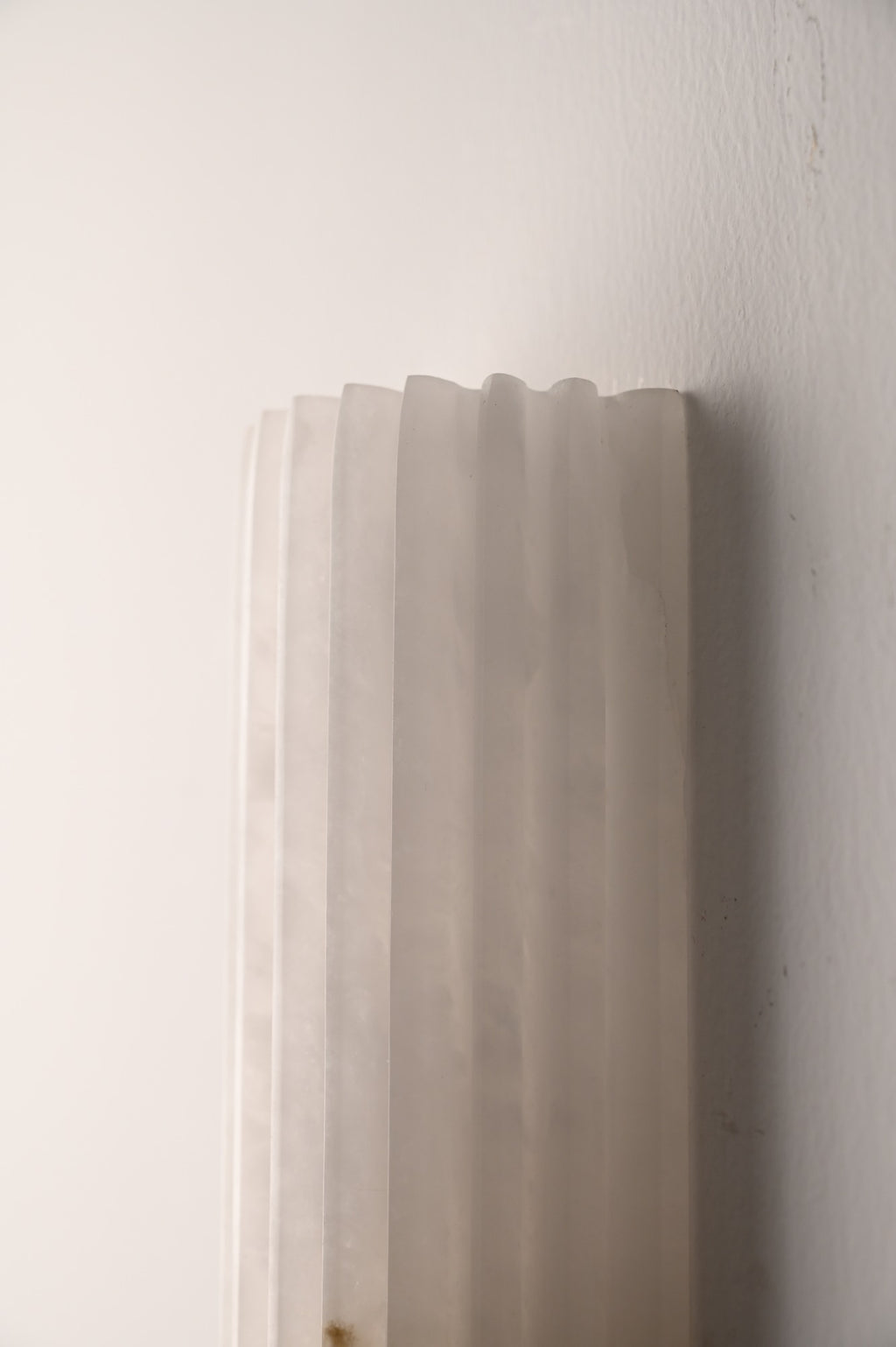 Modern Fluted Alabaster Wall Sconce - 12 real photo 8