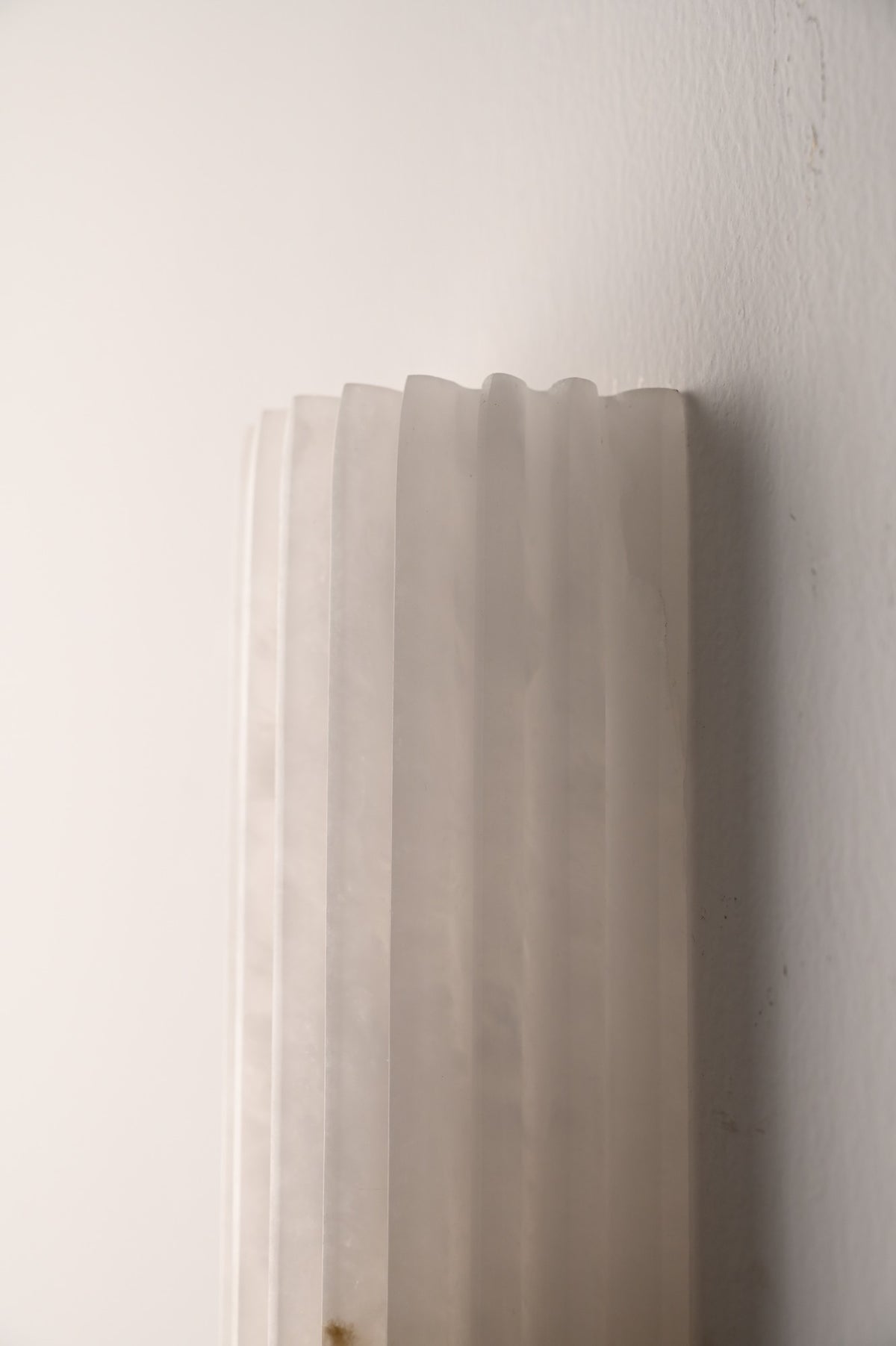 Modern Fluted Alabaster Wall Sconce - 12 real photo 8