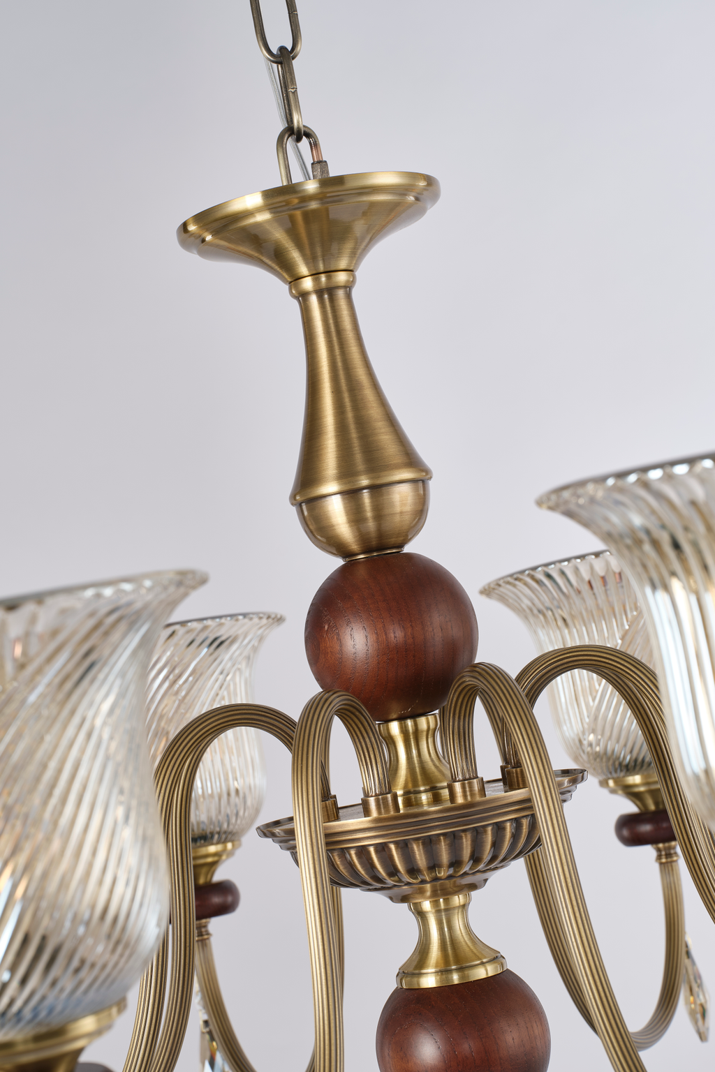 Rillavine antique-bronze center stem, ribbed arm hub and cognac ash-wood bead detail