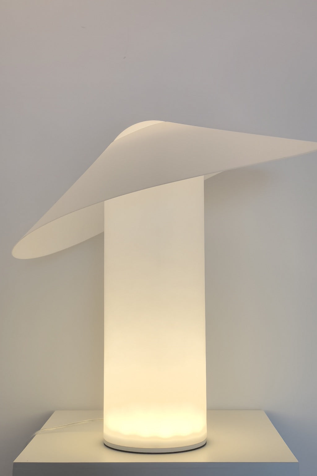 Velaire Sculptural Wing Table Lamp overall real view 10