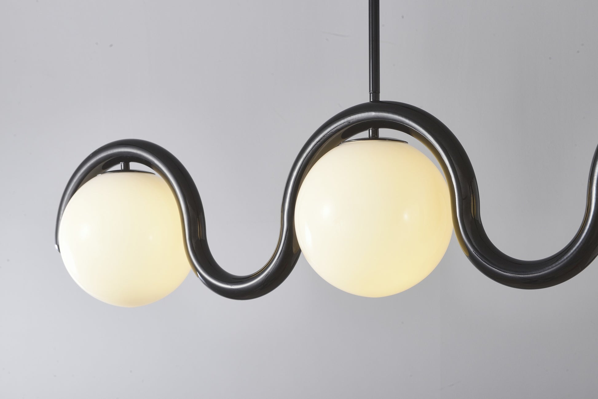 Colorful Wave Linear Globe Pendant Light - 24 13-real-detail-7