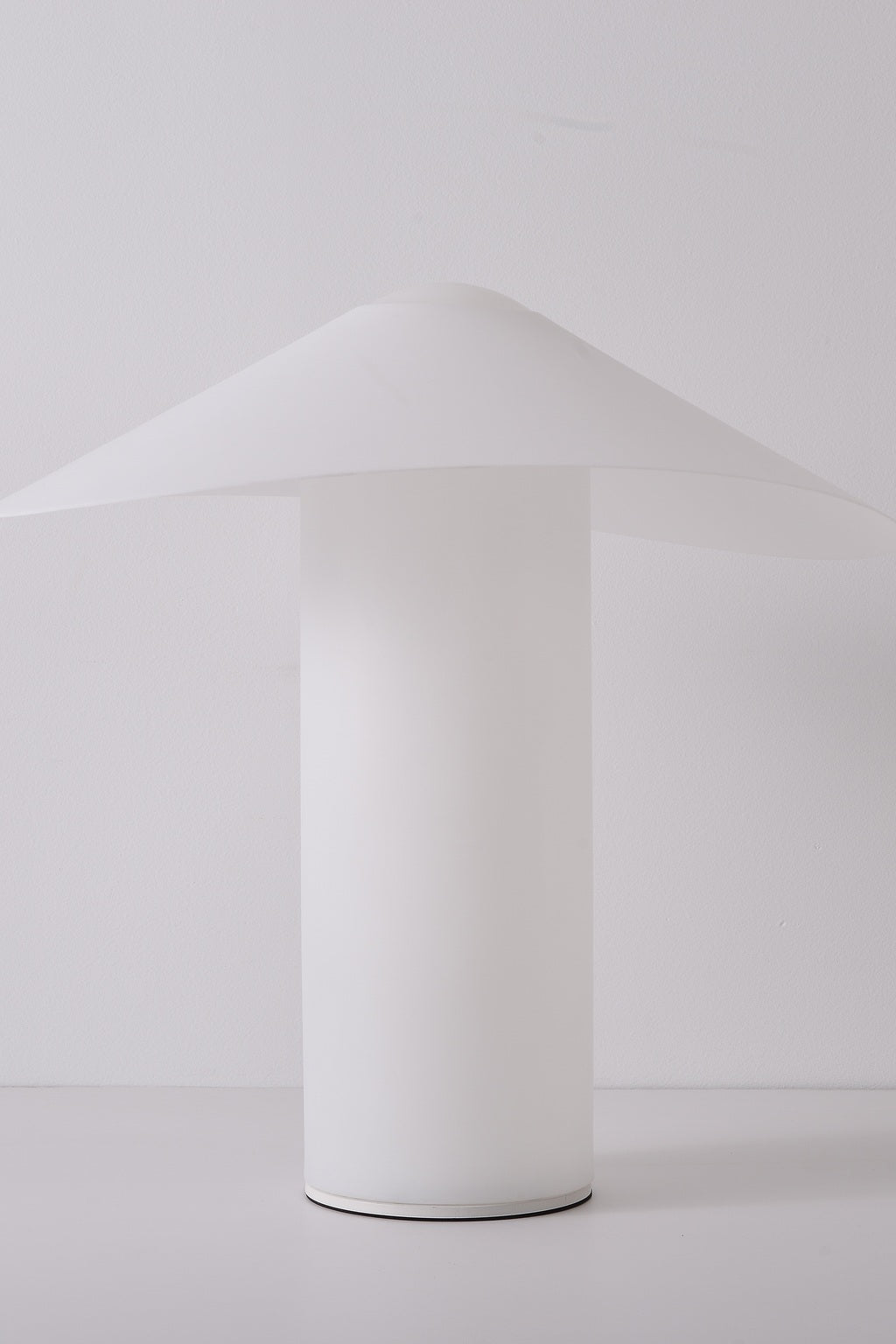 Velaire Sculptural Wing Table Lamp overall real view 11
