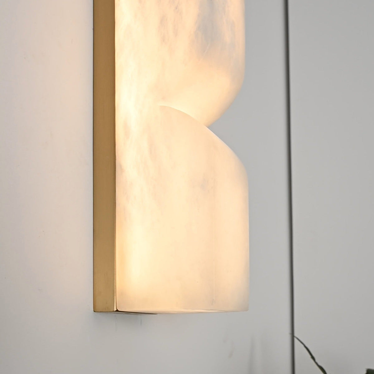 Modern Alabaster Linear Wall Sconce in Natural Brass - 14 real photo 8