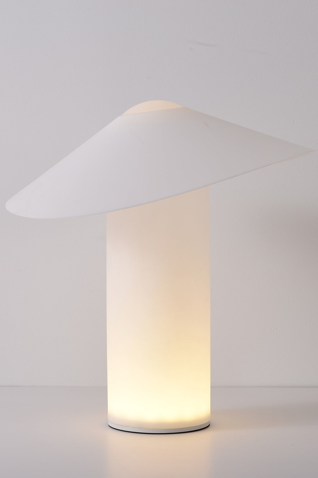 Velaire Sculptural Wing Table Lamp overall real view 12