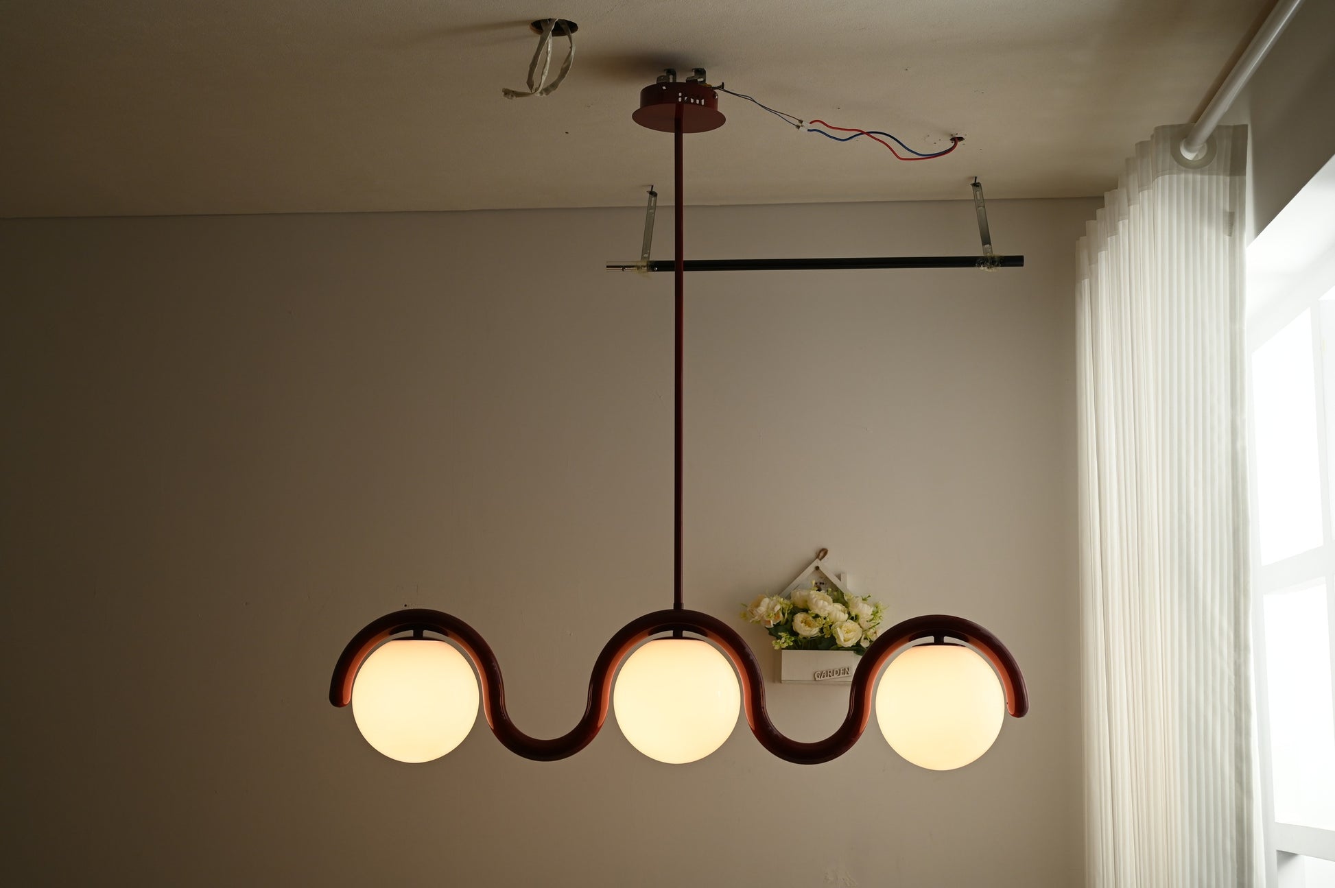Colorful Wave Linear Globe Pendant Light - 28 17-real-detail-11