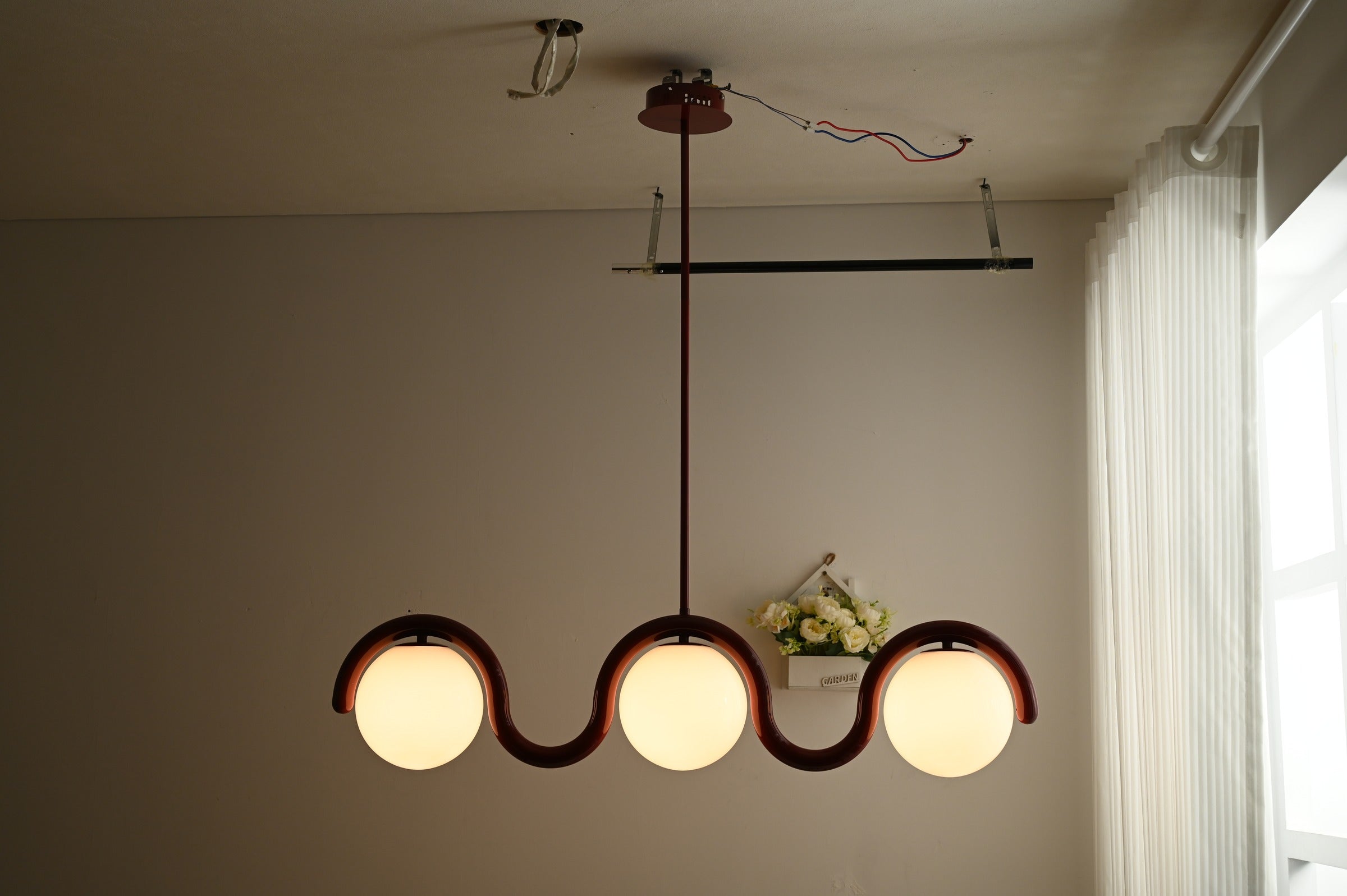 Colorful Wave Linear Globe Pendant Light - 28 17-real-detail-11