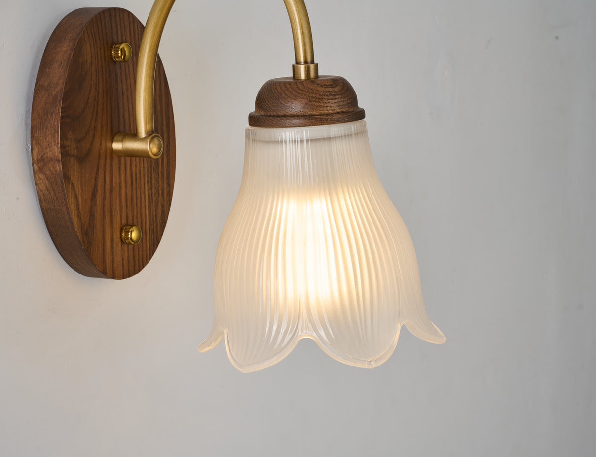 Cloveraine Fluted Petal Glass Wall Sconce supplier real product detail photograph 1