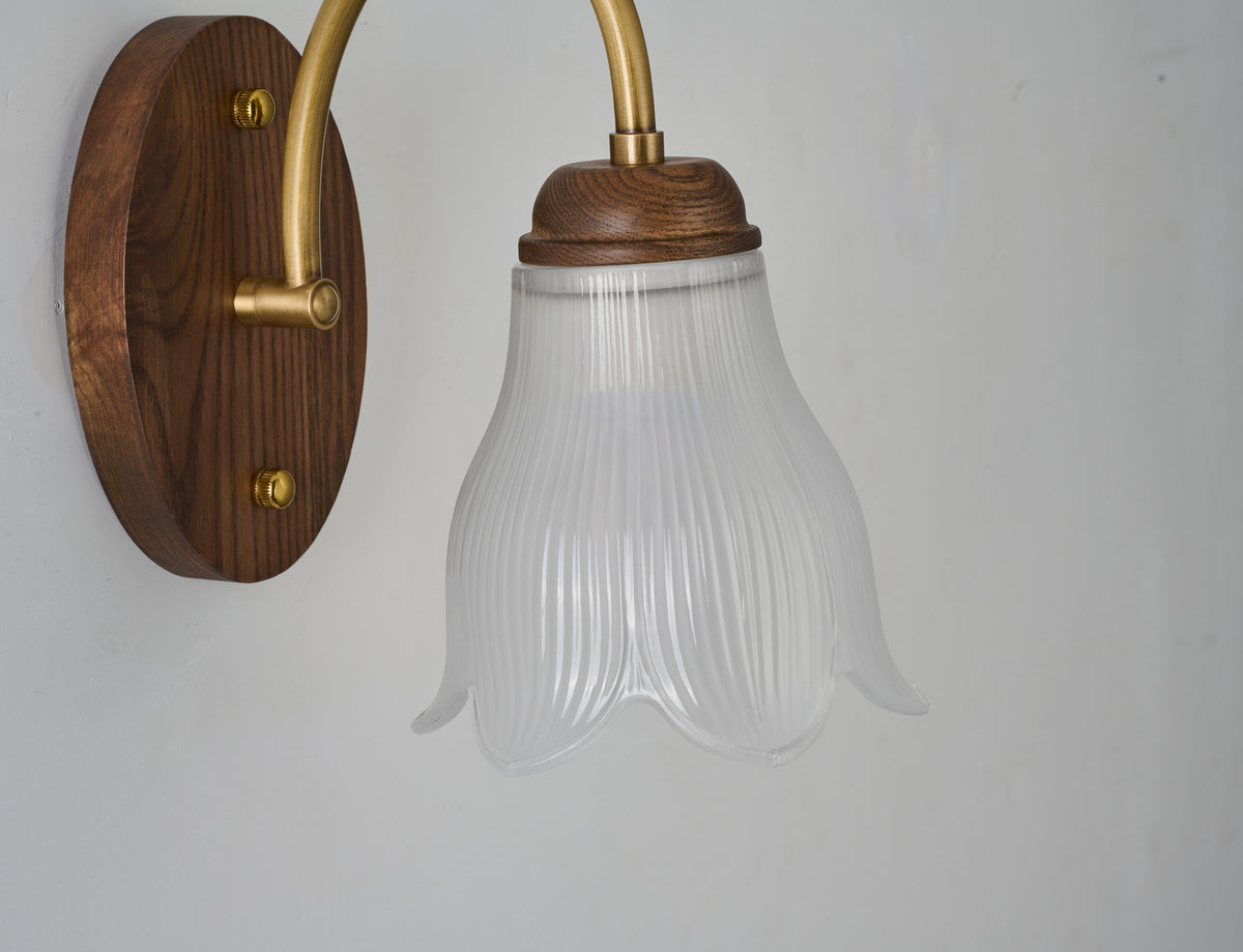Cloveraine Fluted Petal Glass Wall Sconce supplier real product detail photograph 2