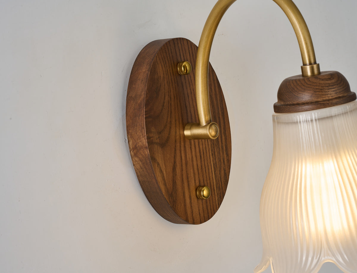 Cloveraine Fluted Petal Glass Wall Sconce supplier real product detail photograph 4