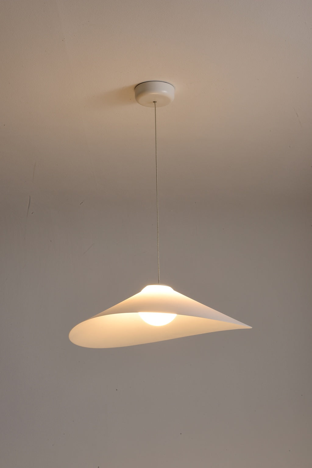 Velaire Sculptural Wing Pendant Light 50 cm complete studio real photograph illuminated