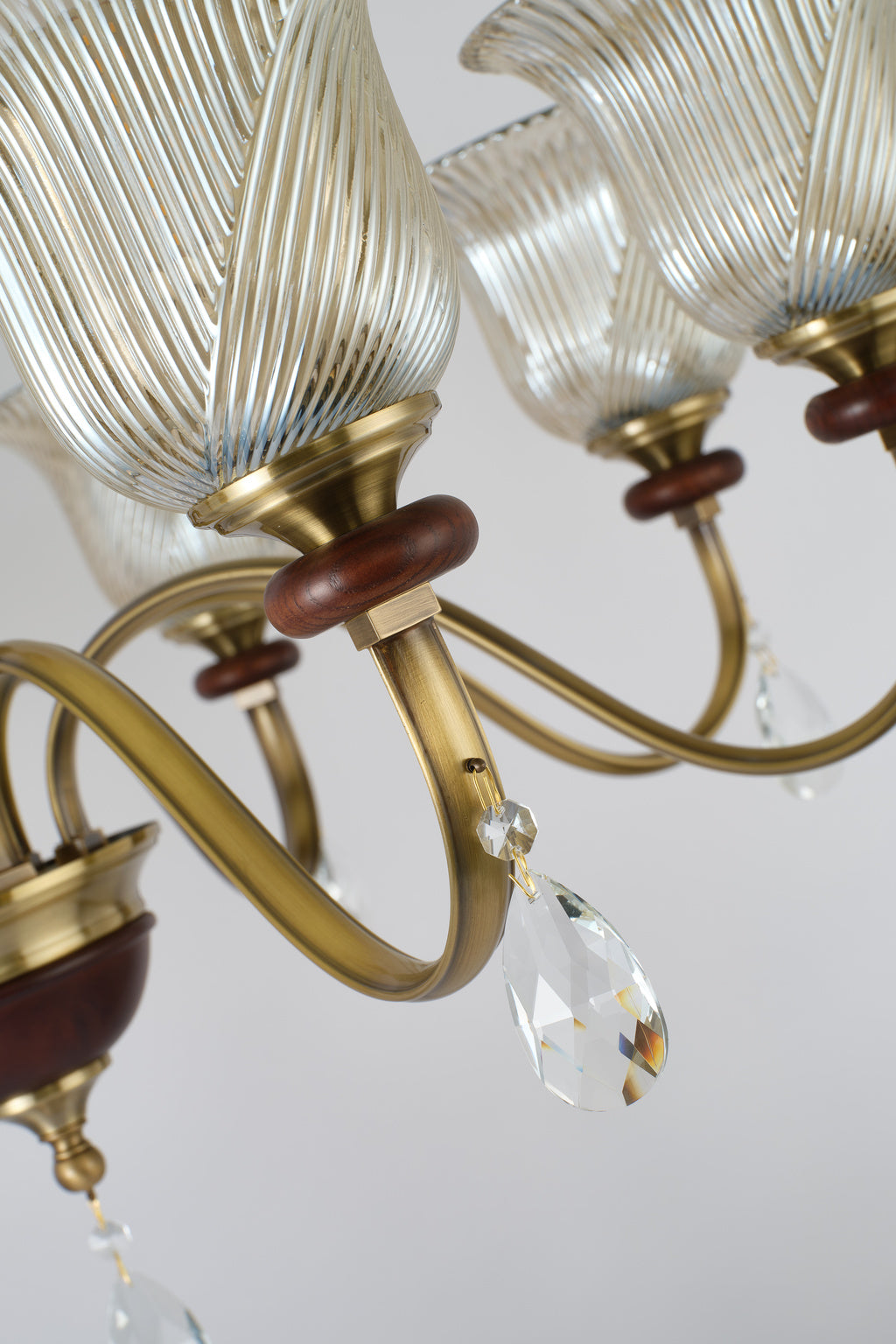 Callovene ribbed glass arm detail