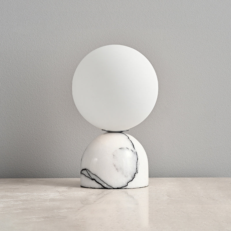 ARDEN LUME ST0022 — D 10cm x H 16cm / ∅ 3.9″ x H 6.3″; White Marble