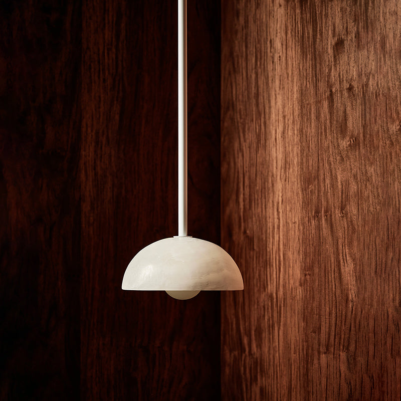 Aurelia Onyx Pendant Light — D 17cm x H 81.5cm / ∅ 6.7″ x H 32″; White Onyx; White suspension rod