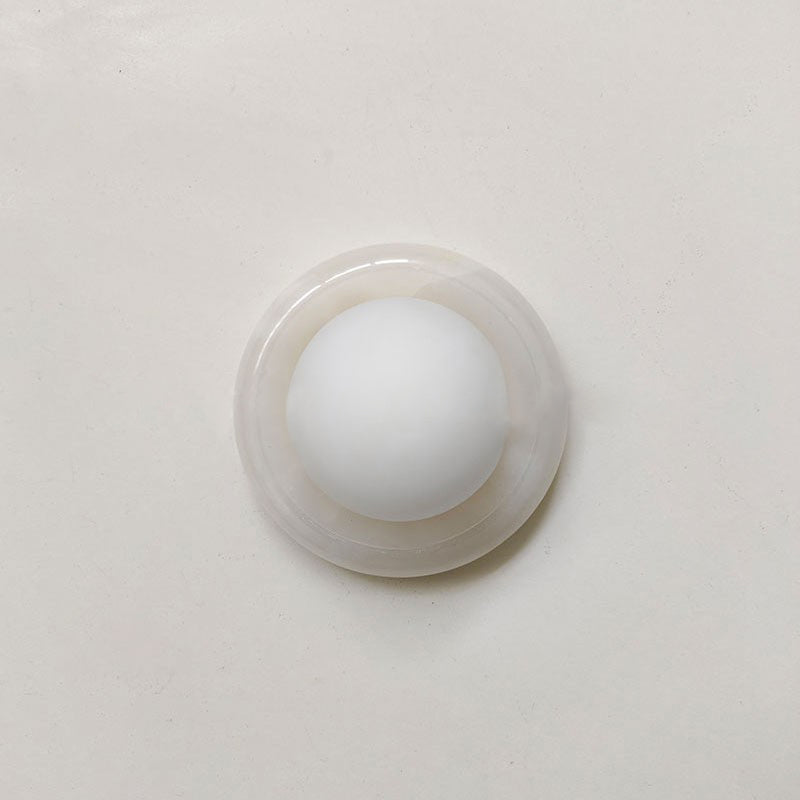 Novi Organic Modern Onyx Wall Sconce — D 14 × W 9.5 × H 14 cm / ∅ 5.5″ × W 3.7″ × H 5.5″; White