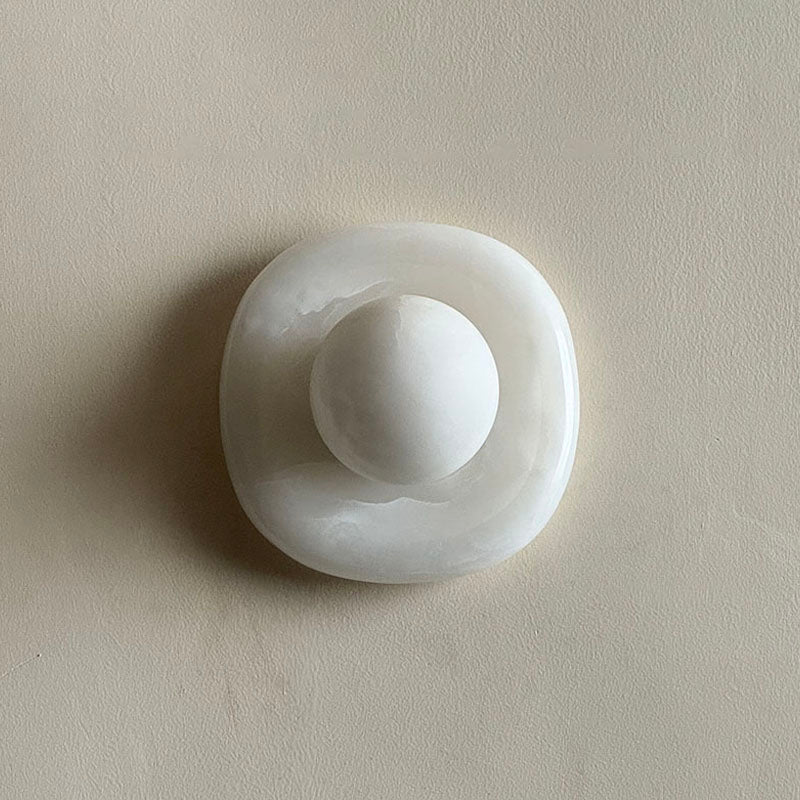 Orli Square Onyx Wall Sconce — D 20cm x H 20cm / ∅ 7.9″ x H 7.9″; White Onyx + White Alabaster