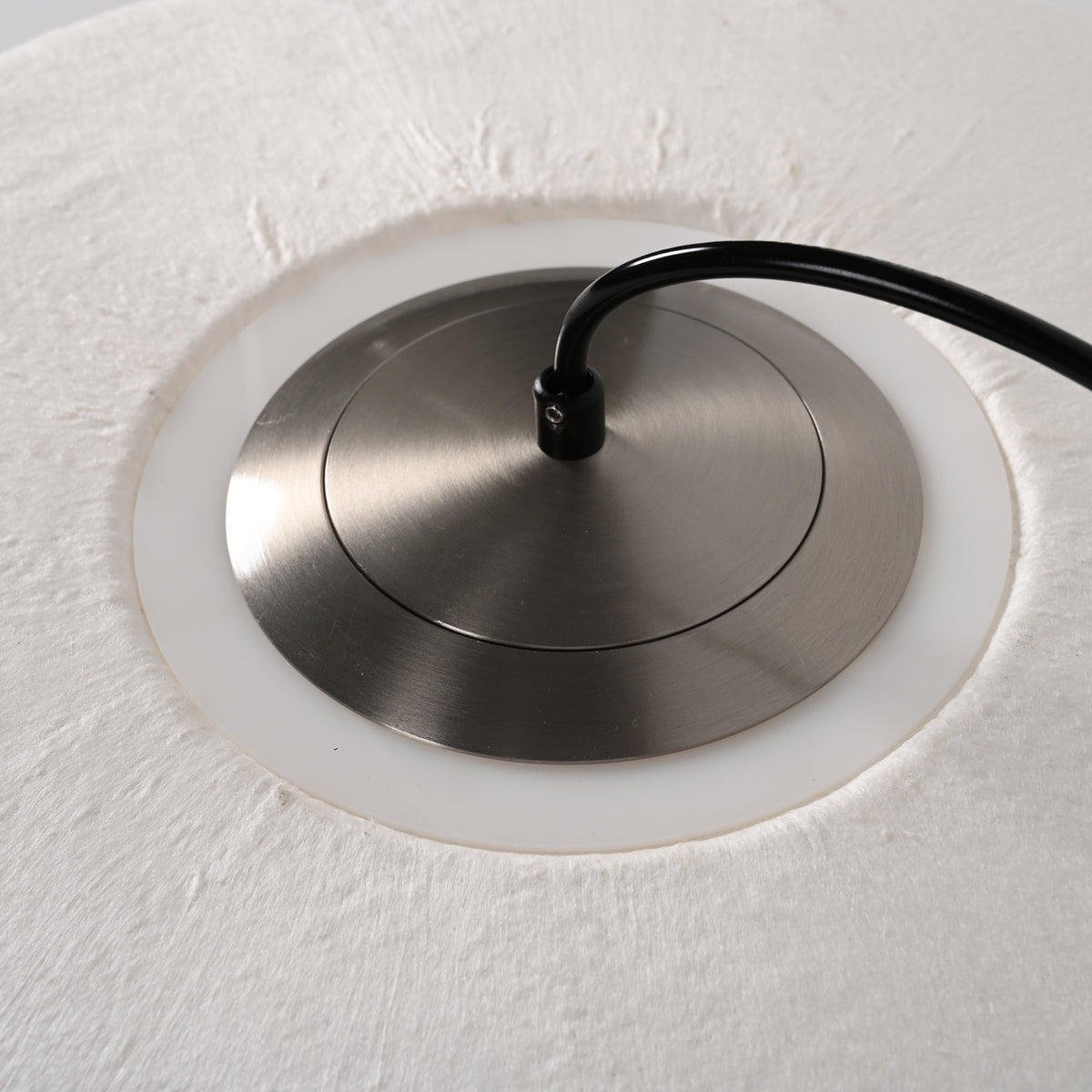 Arelmive metal suspension connection and silk shade texture