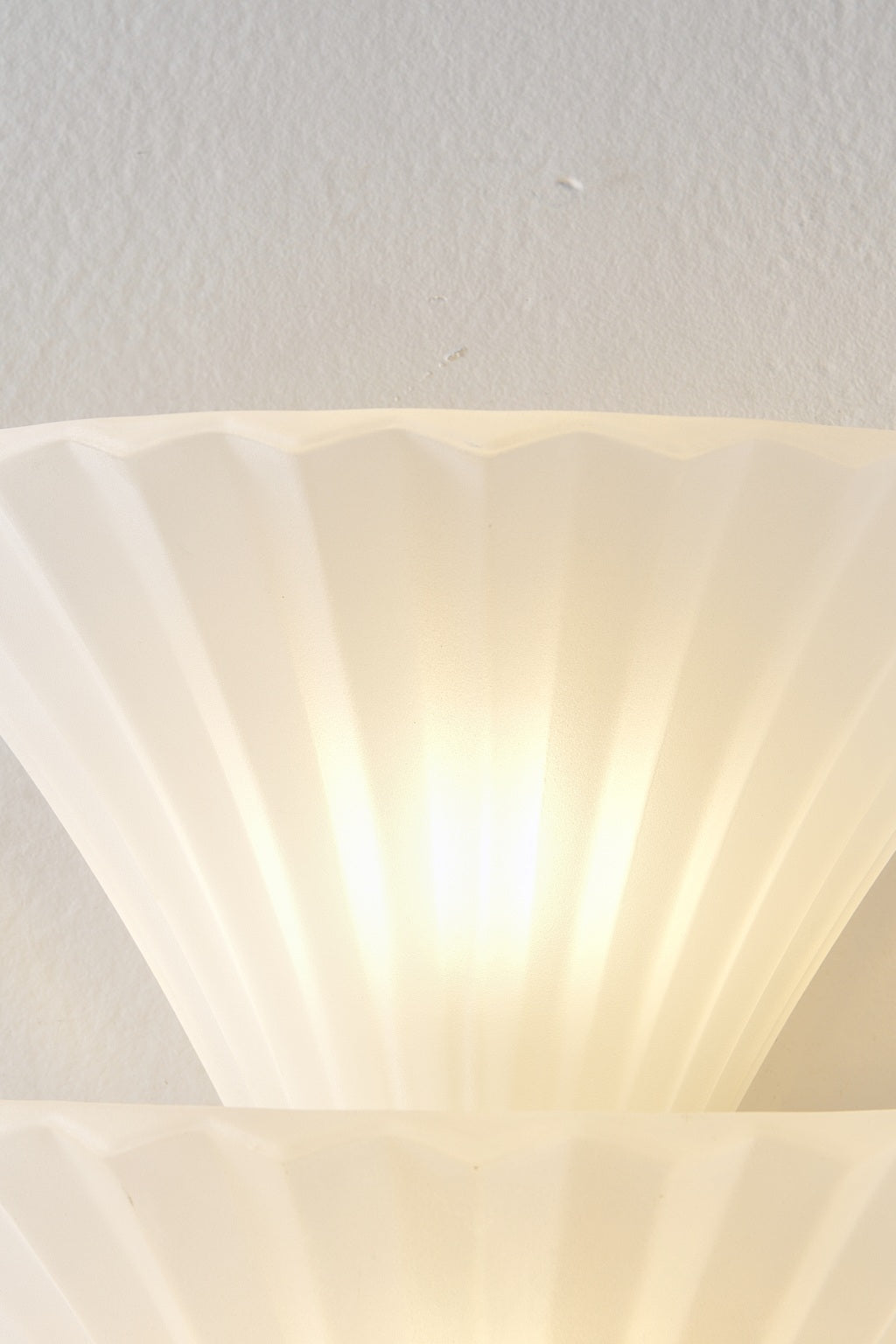 Fanelisse fluted glass wall sconce in Antique Bronze - Fluted glass edge and surface detail