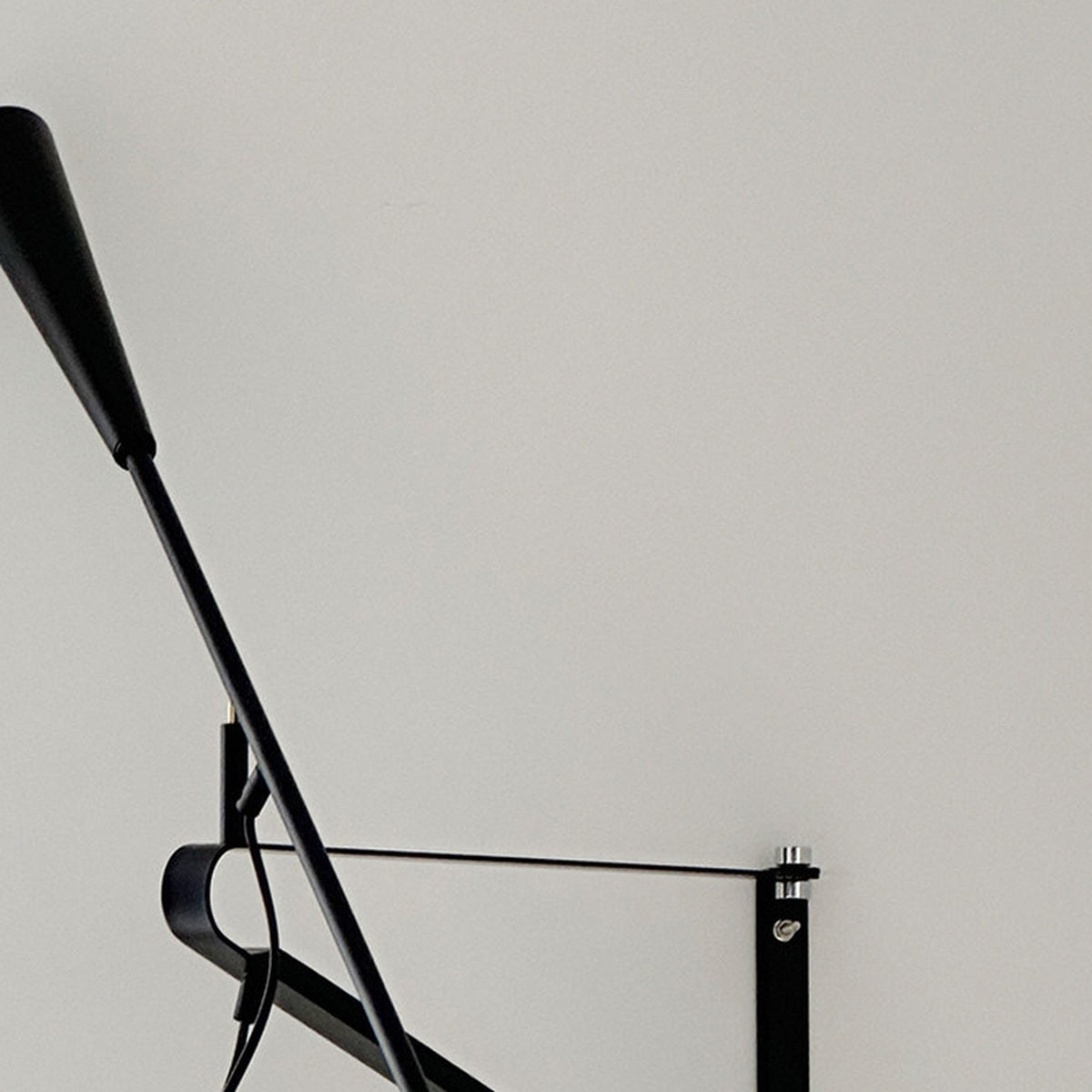 Colorful Swing-Arm Wall Lamp detail 01 black bracket and arm