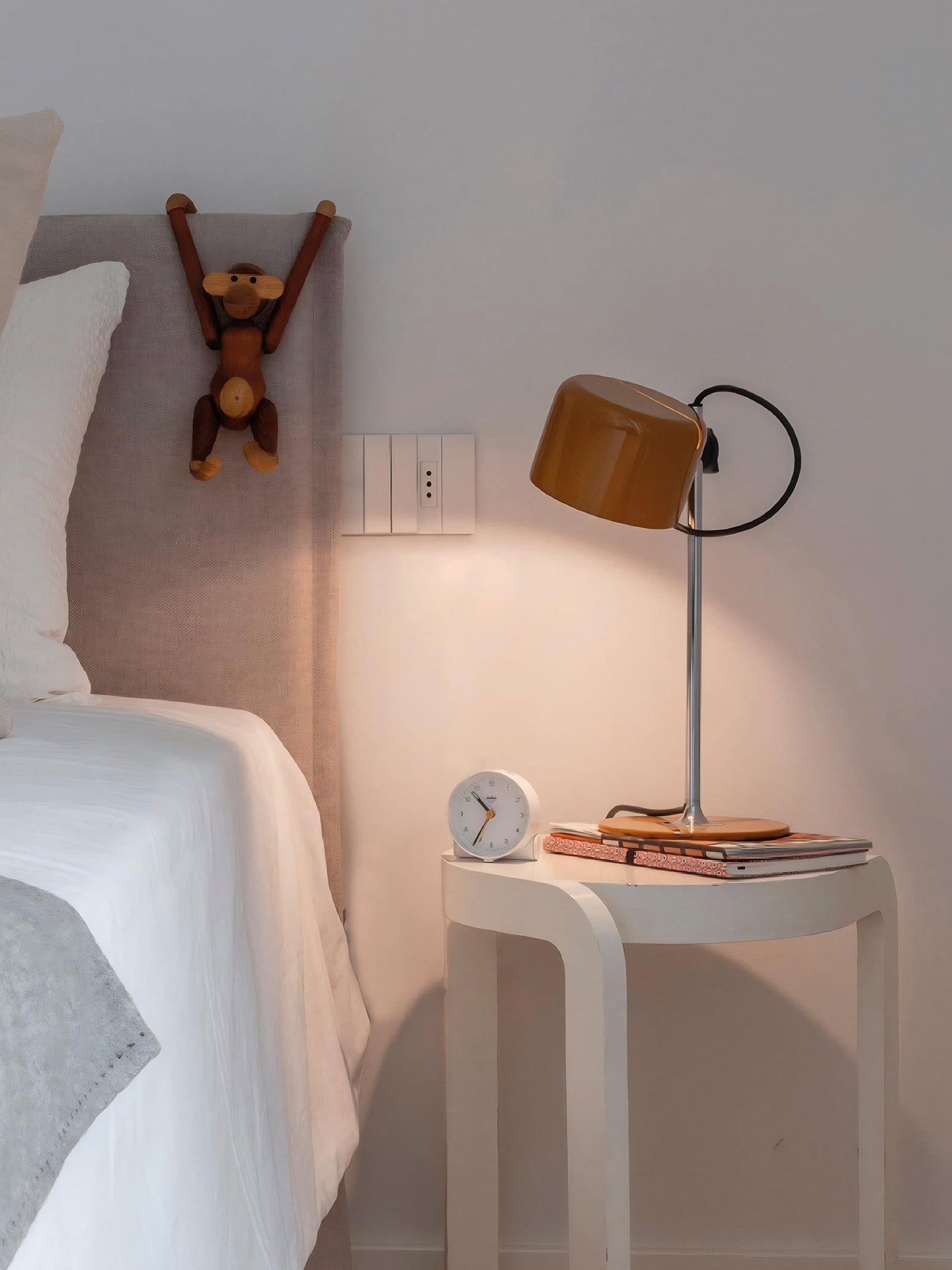 Adjustable Gloss Aluminum Table Lamp - 09 场景 (1)